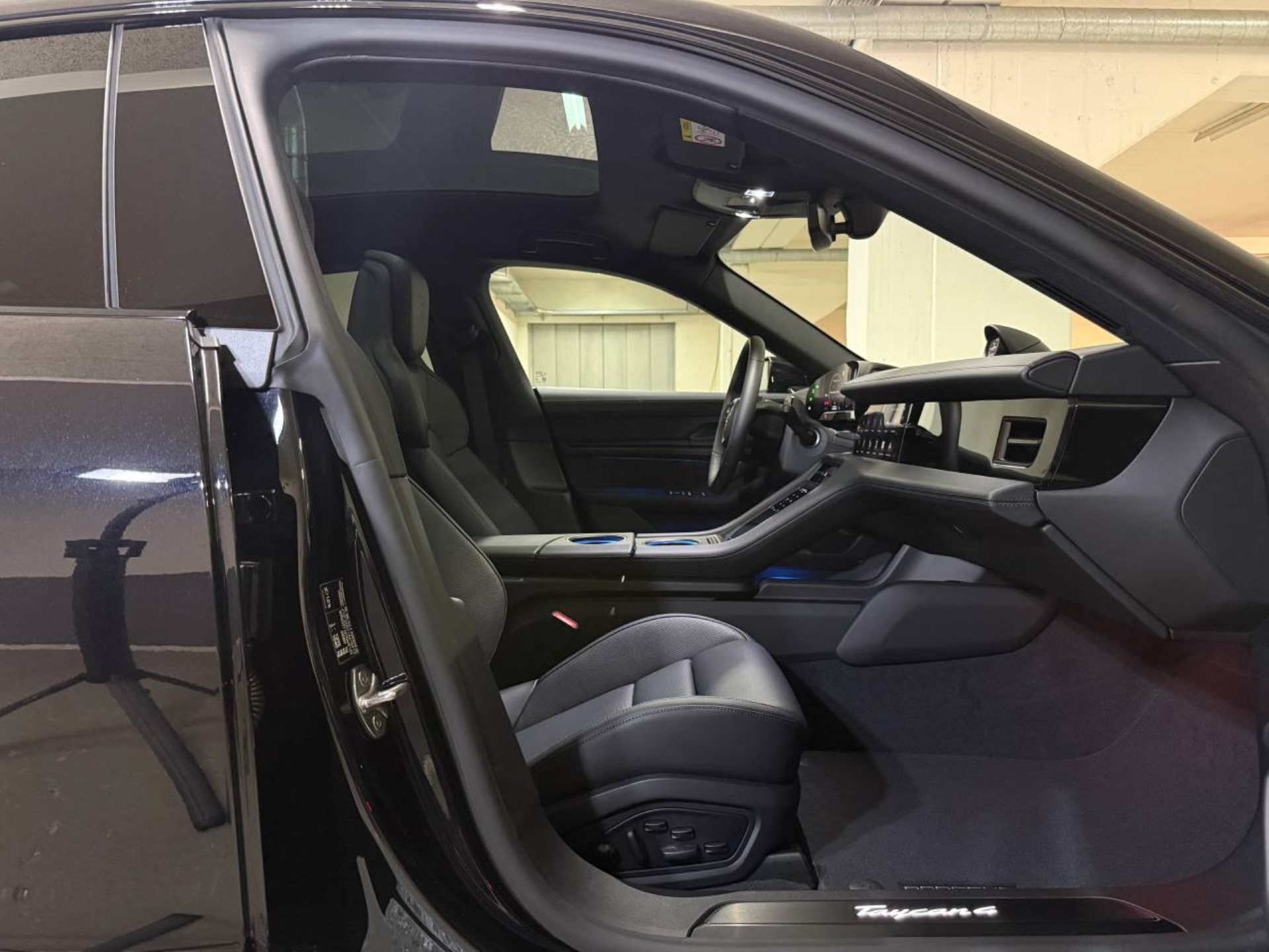 PORSCHE Taycan 4 Black Edition-image-16