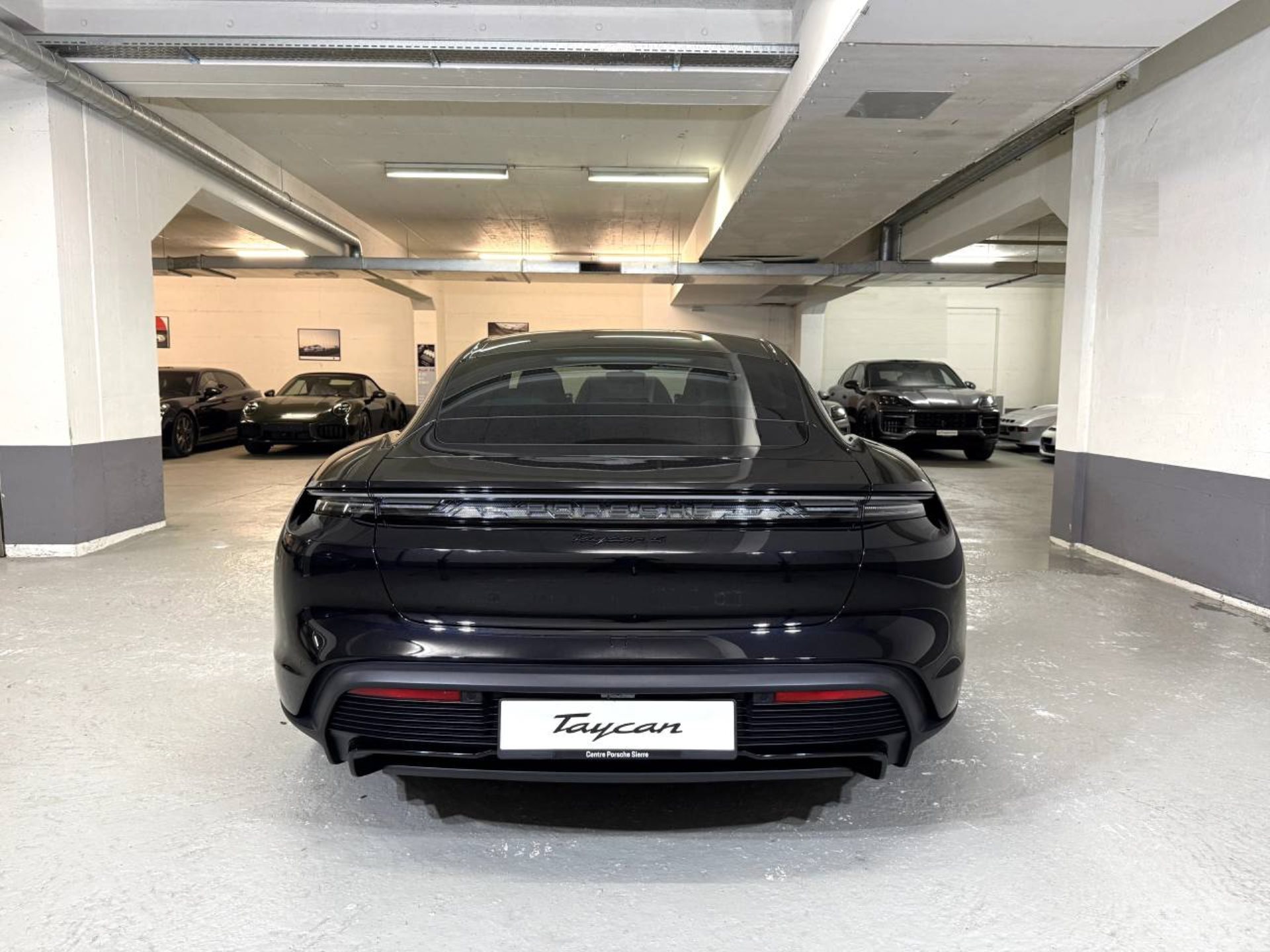 PORSCHE Taycan 4 Black Edition-image-5