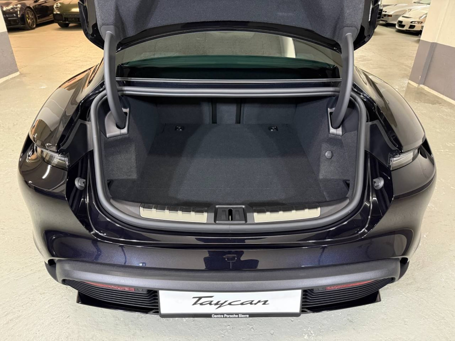 PORSCHE Taycan 4 Black Edition-image-20