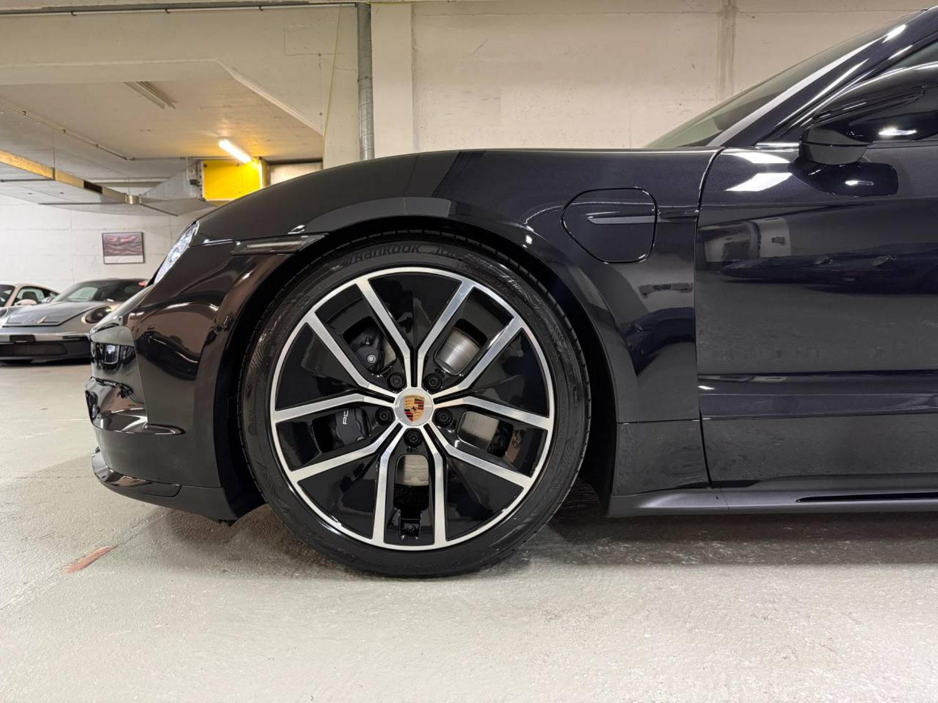 PORSCHE Taycan 4 Black Edition-image-9