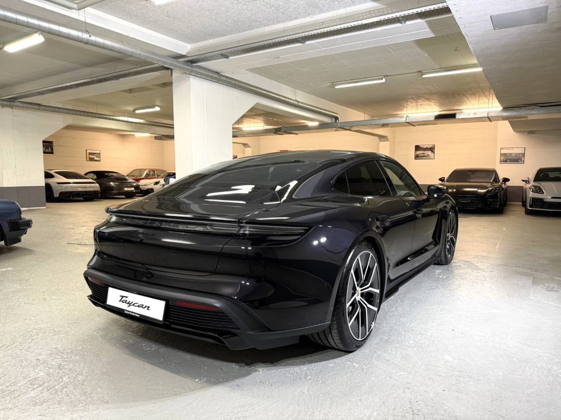 PORSCHE Taycan 4 Black Edition-image-6