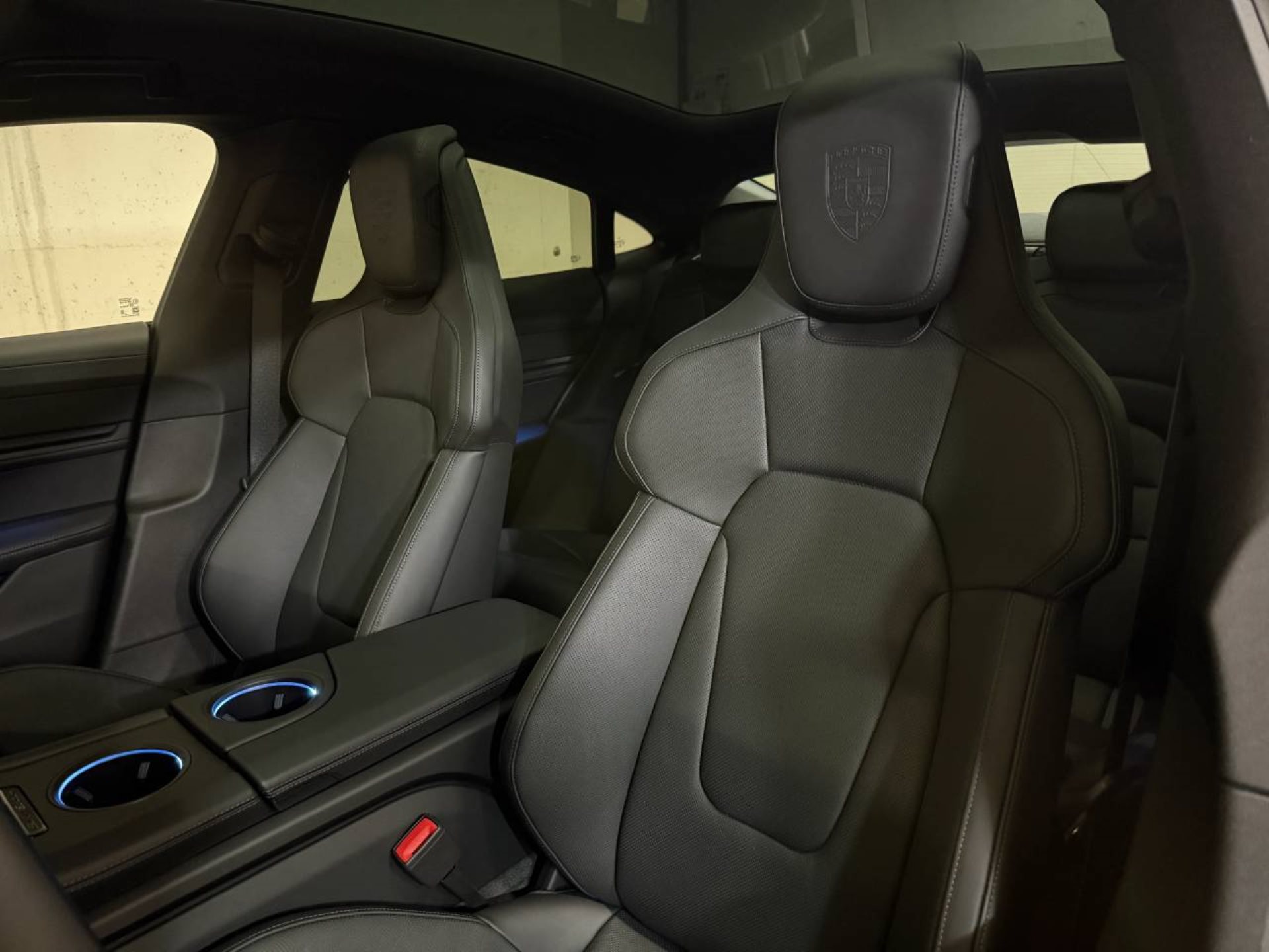 PORSCHE Taycan 4 Black Edition-image-4
