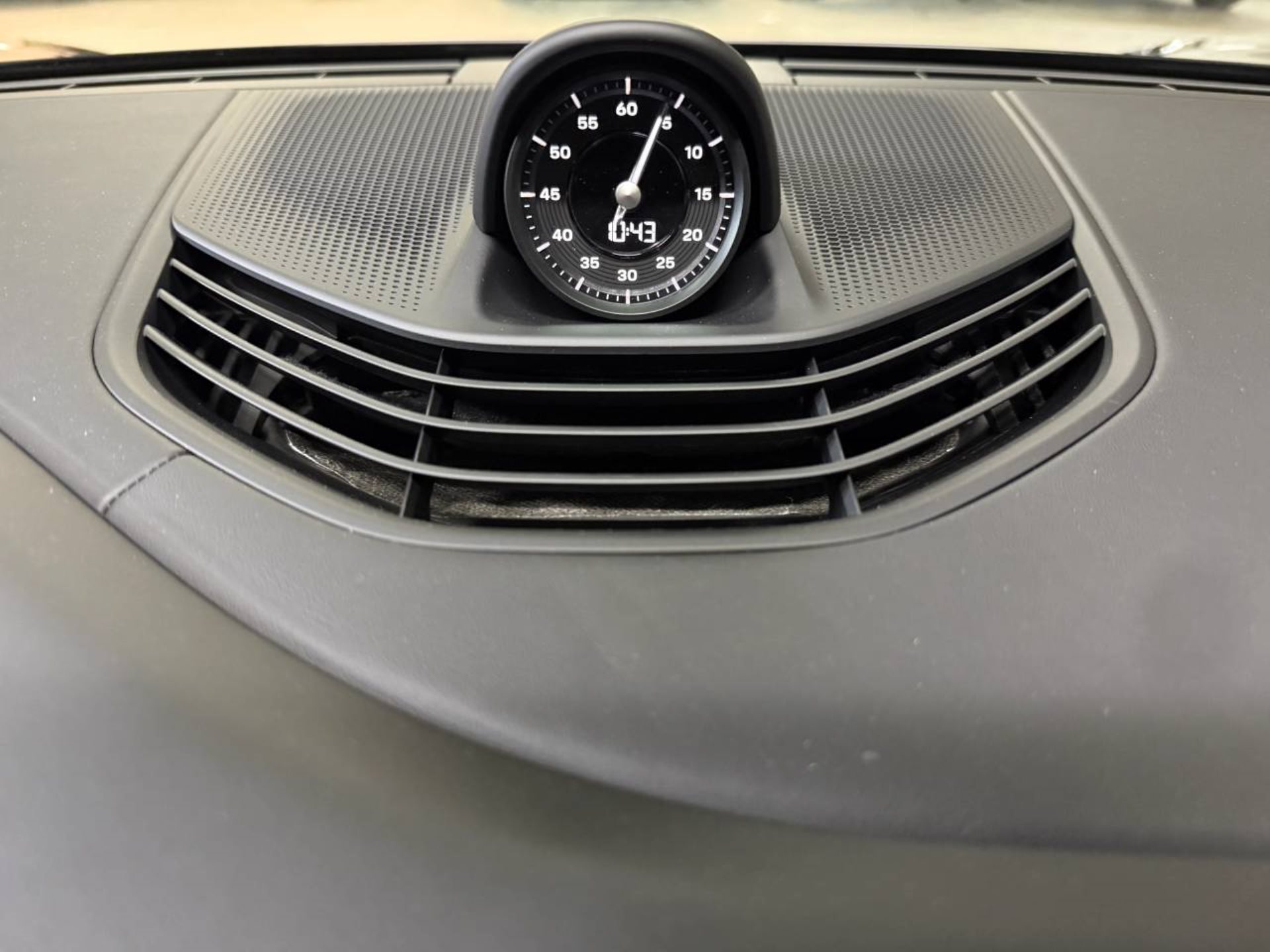 PORSCHE Taycan 4 Black Edition-image-27