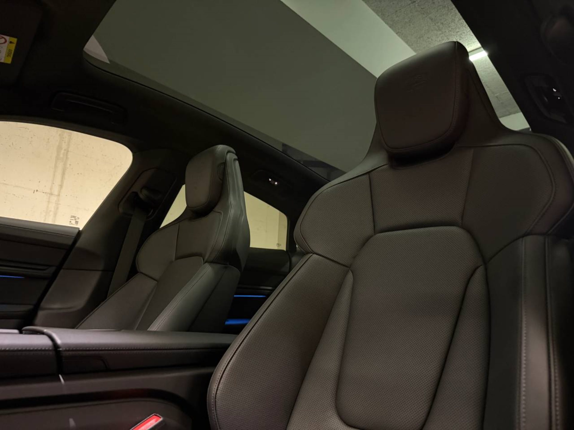 PORSCHE Taycan 4 Black Edition-image-25