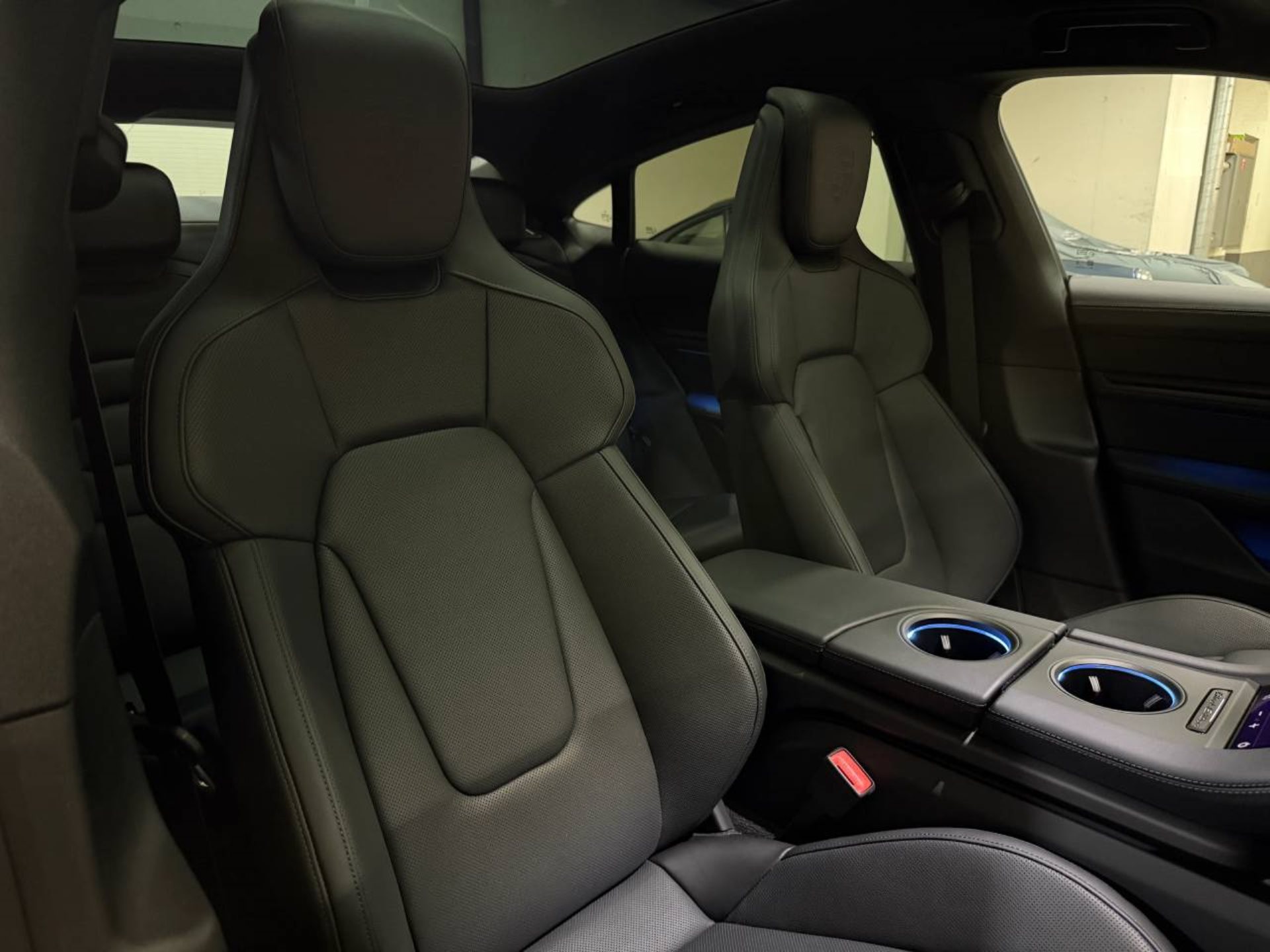 PORSCHE Taycan 4 Black Edition-image-15