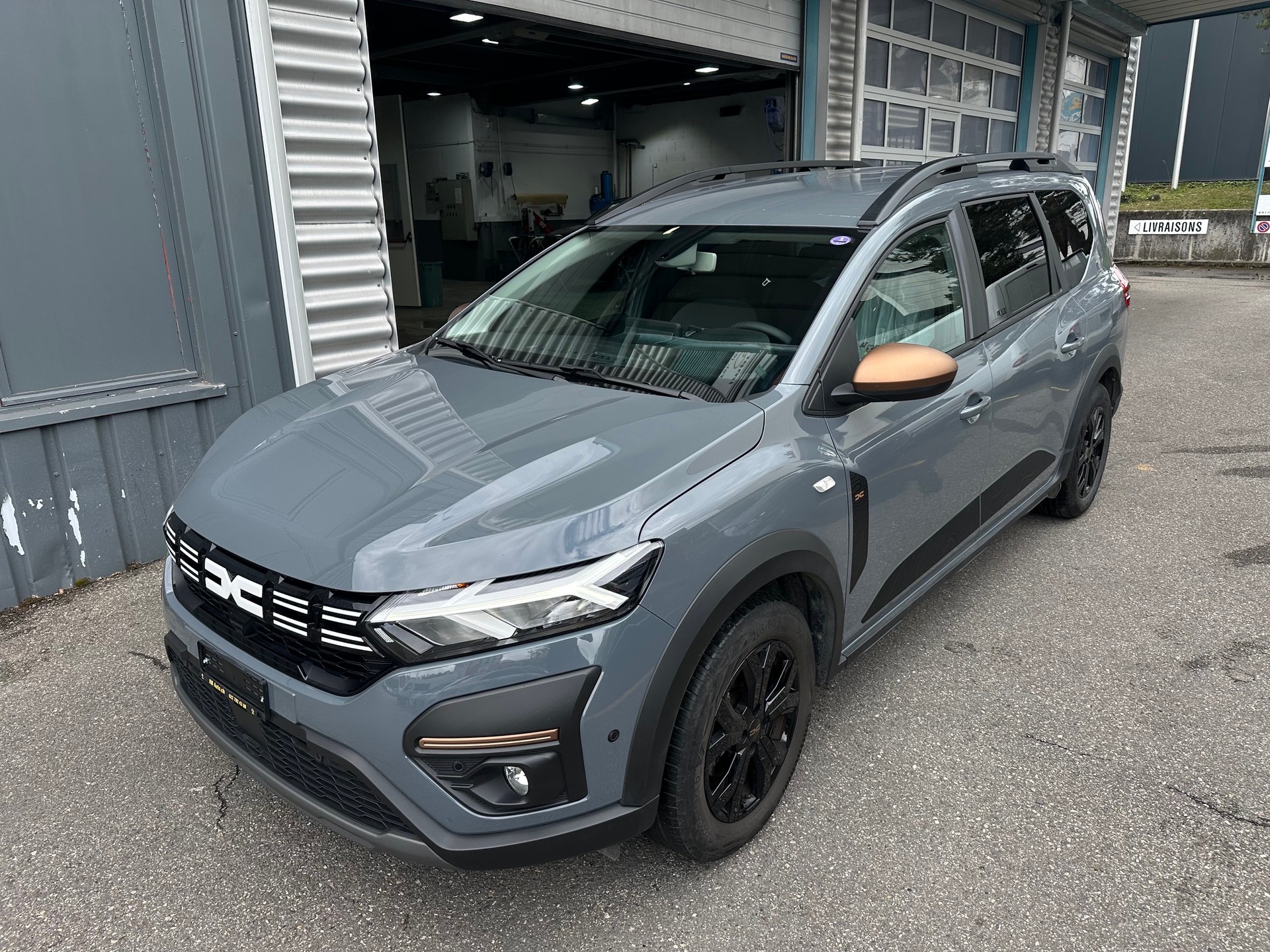 DACIA Jogger HEV 140 Extreme-image-1