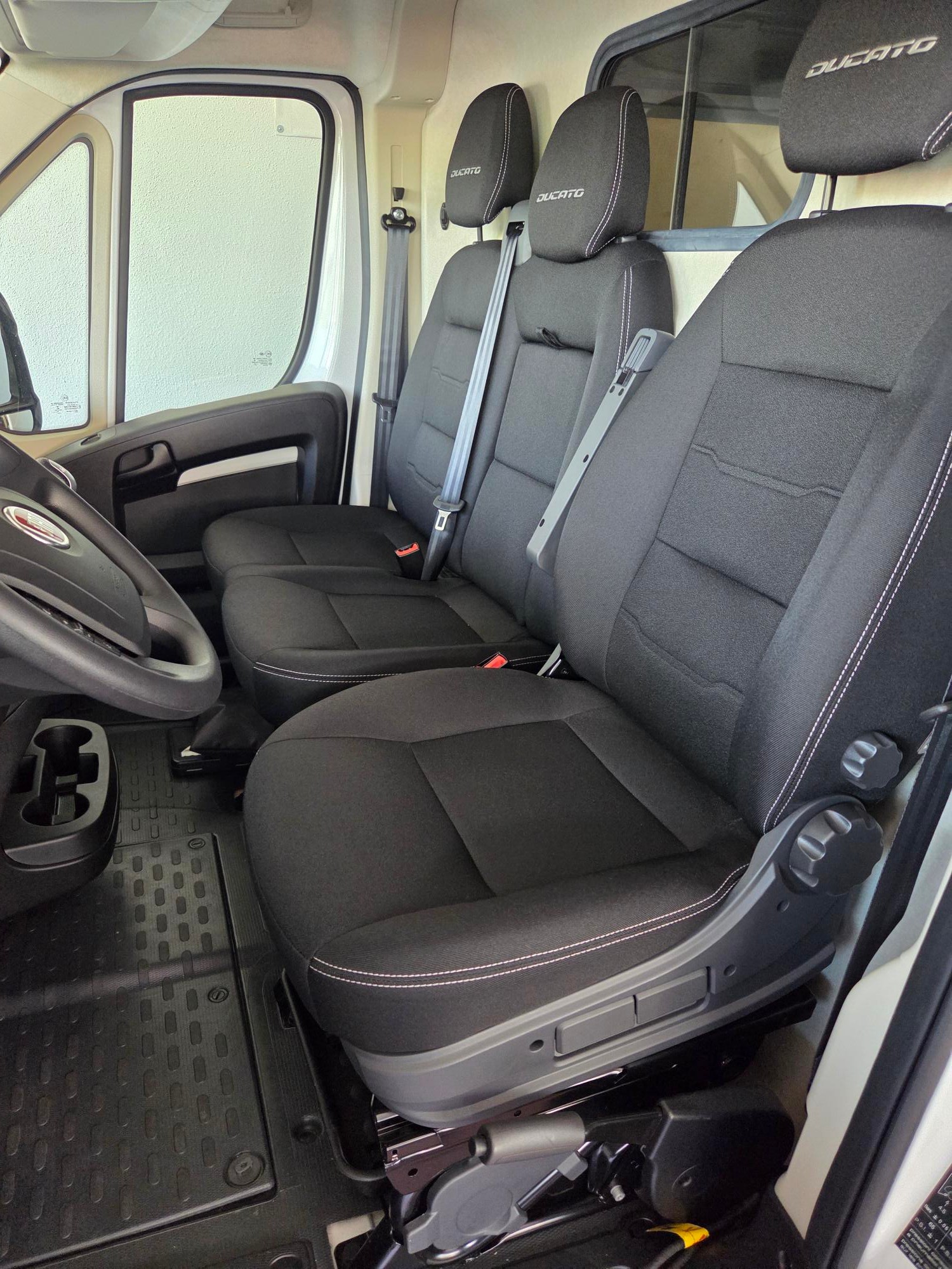 FIAT E-Ducato 35 47kWh L2H1-image-4