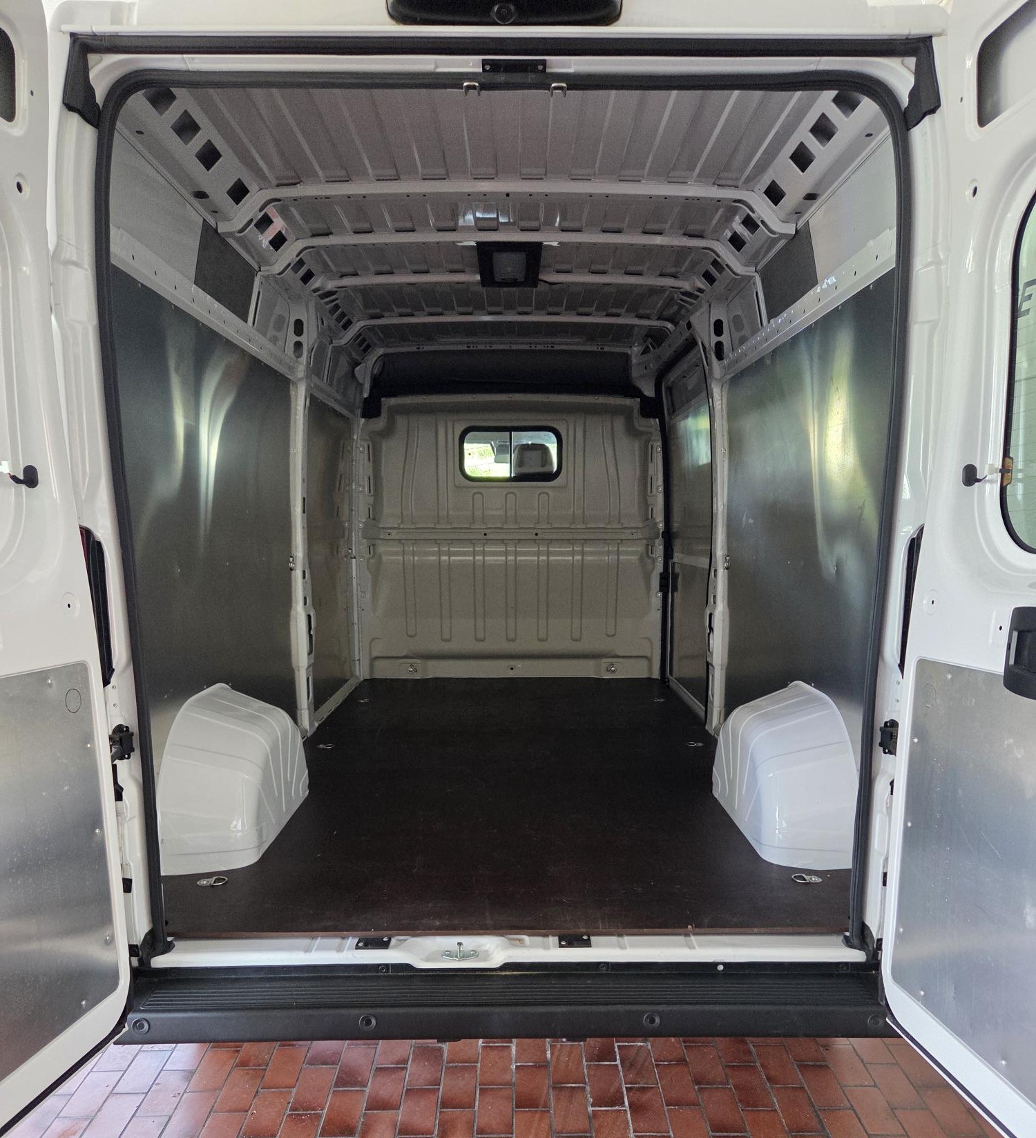 FIAT E-Ducato 35 47kWh L2H1-image-12
