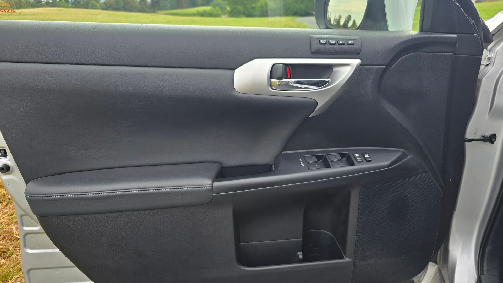 LEXUS CT 200h 1.8 excellence CVT-image-17