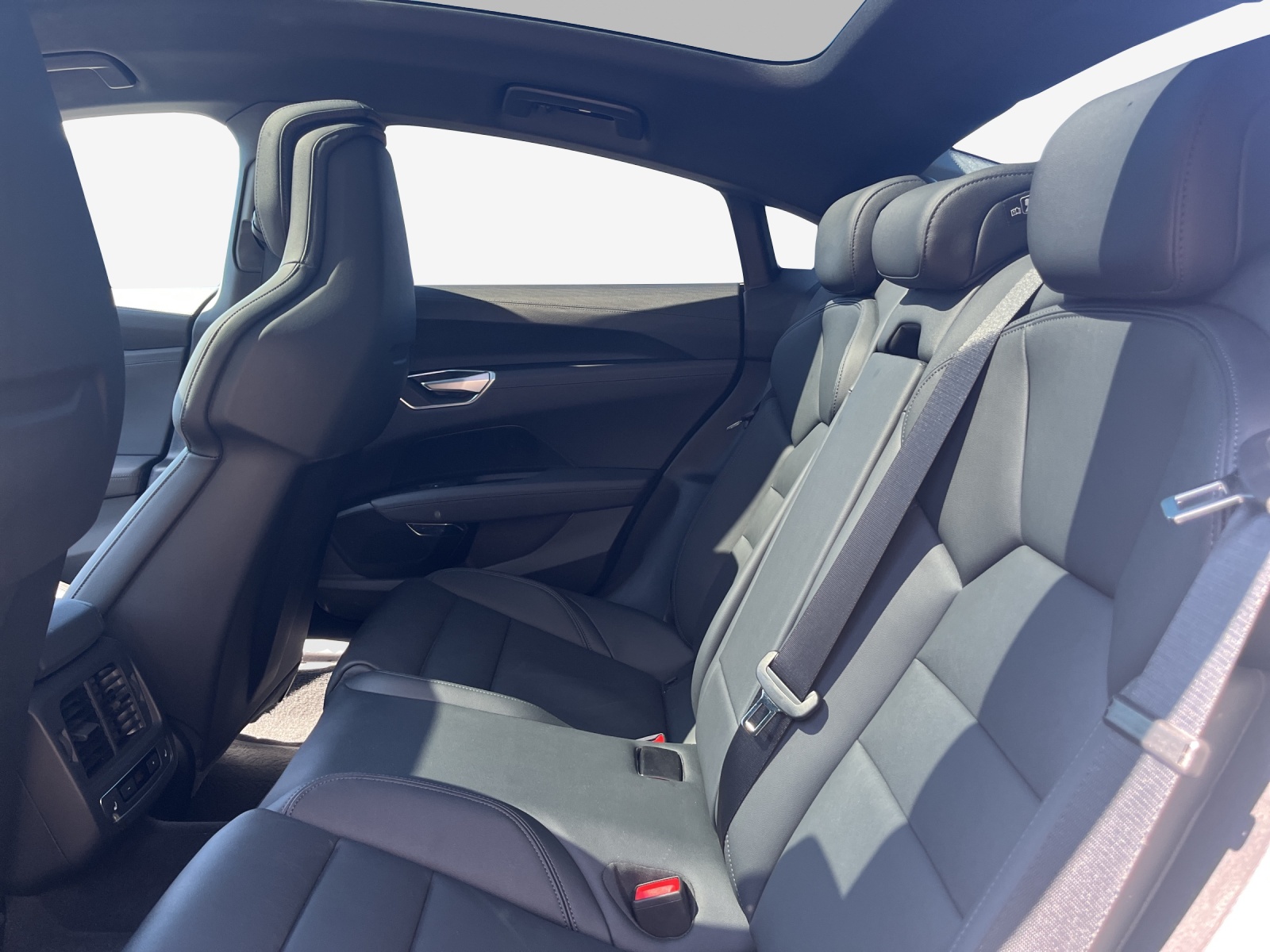 AUDI e-tron GT quattro-image-10