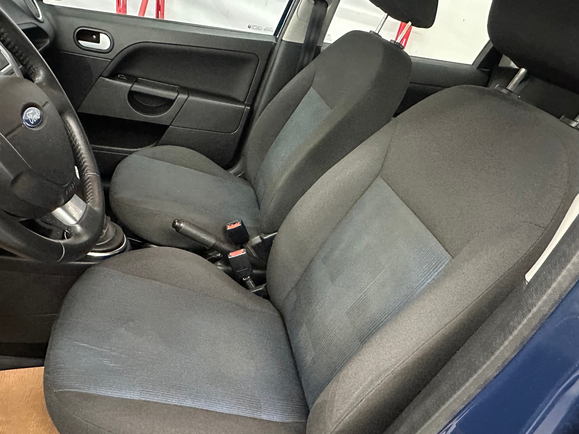 FORD Fiesta 1.4 16V Ambiente-image-5