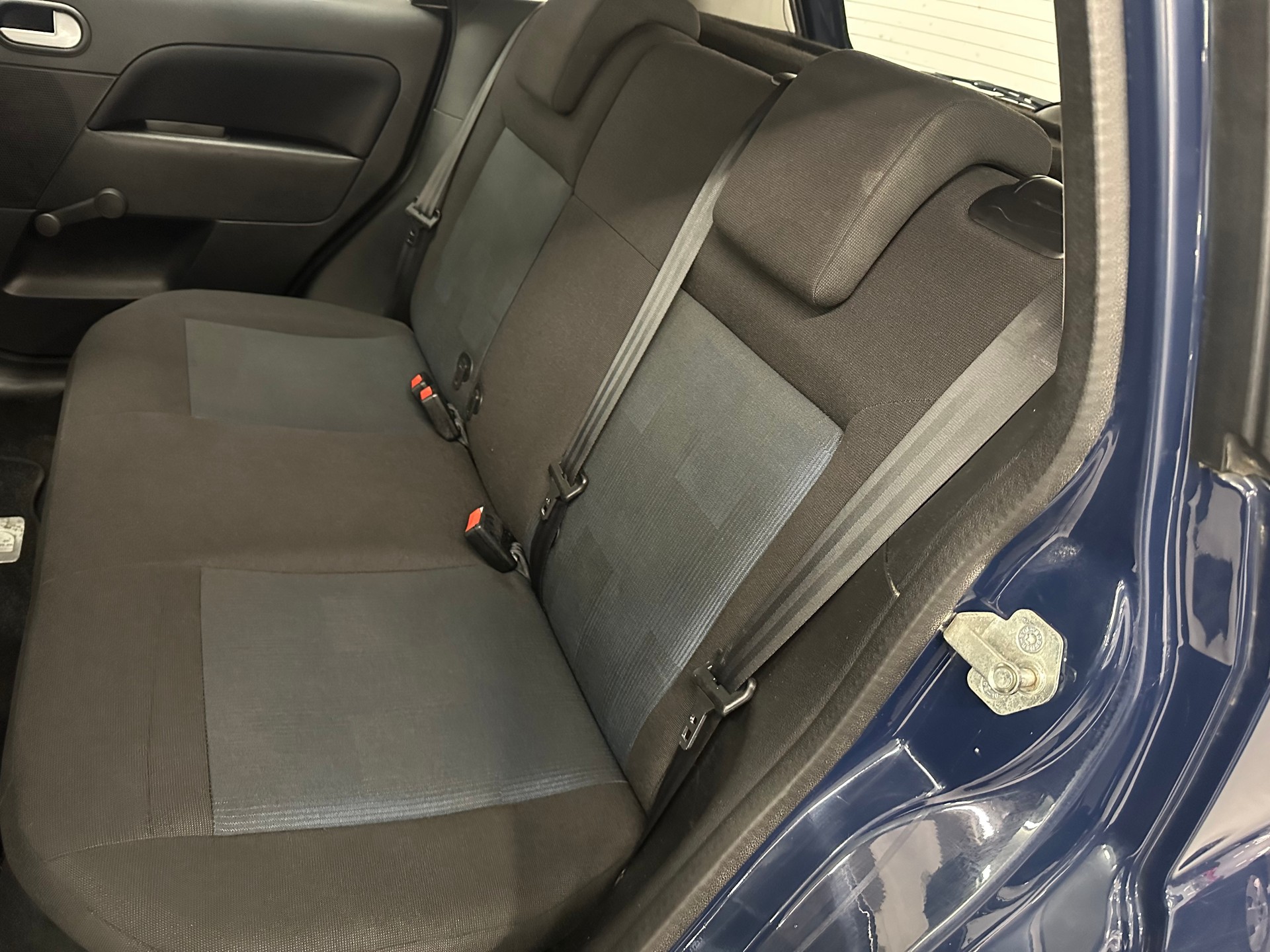 FORD Fiesta 1.4 16V Ambiente-image-6