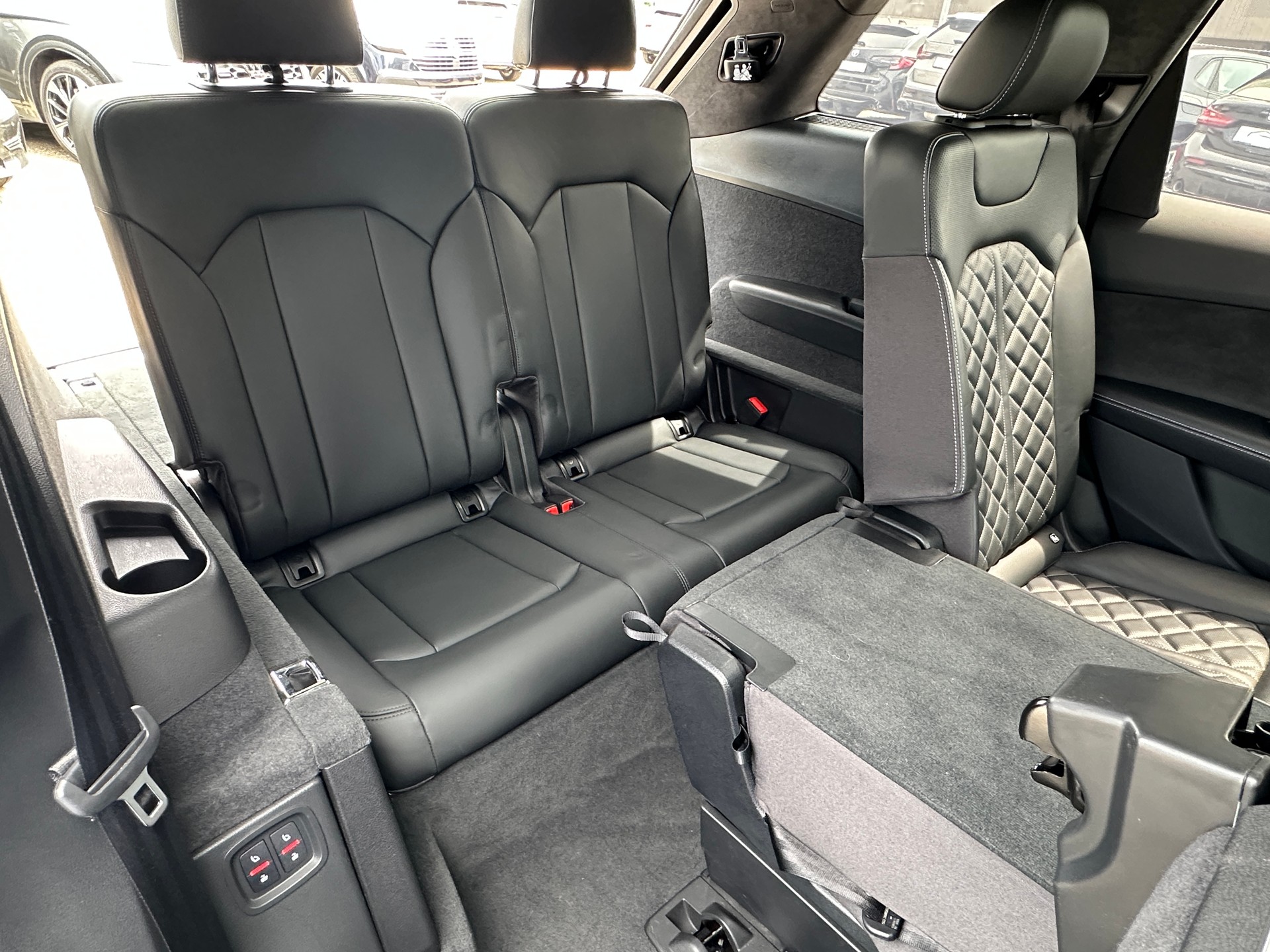 AUDI SQ7 4.0 TDI quattro tiptronic-image-16