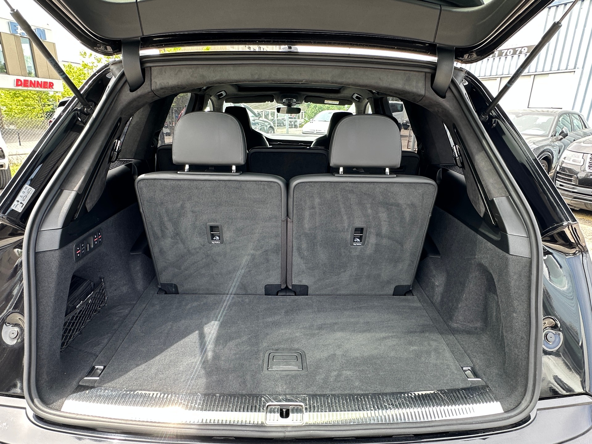 AUDI SQ7 4.0 TDI quattro tiptronic-image-11