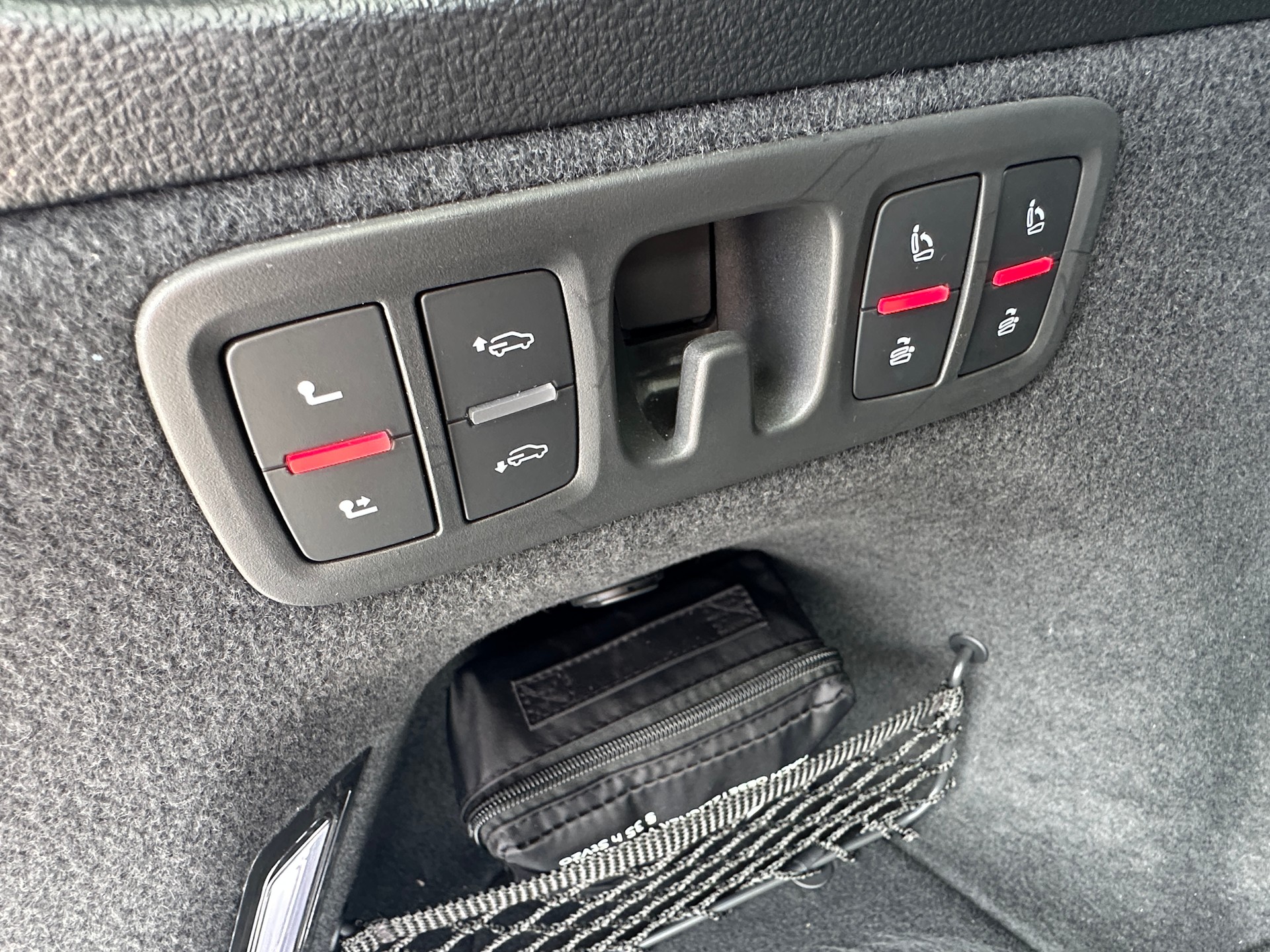 AUDI SQ7 4.0 TDI quattro tiptronic-image-13