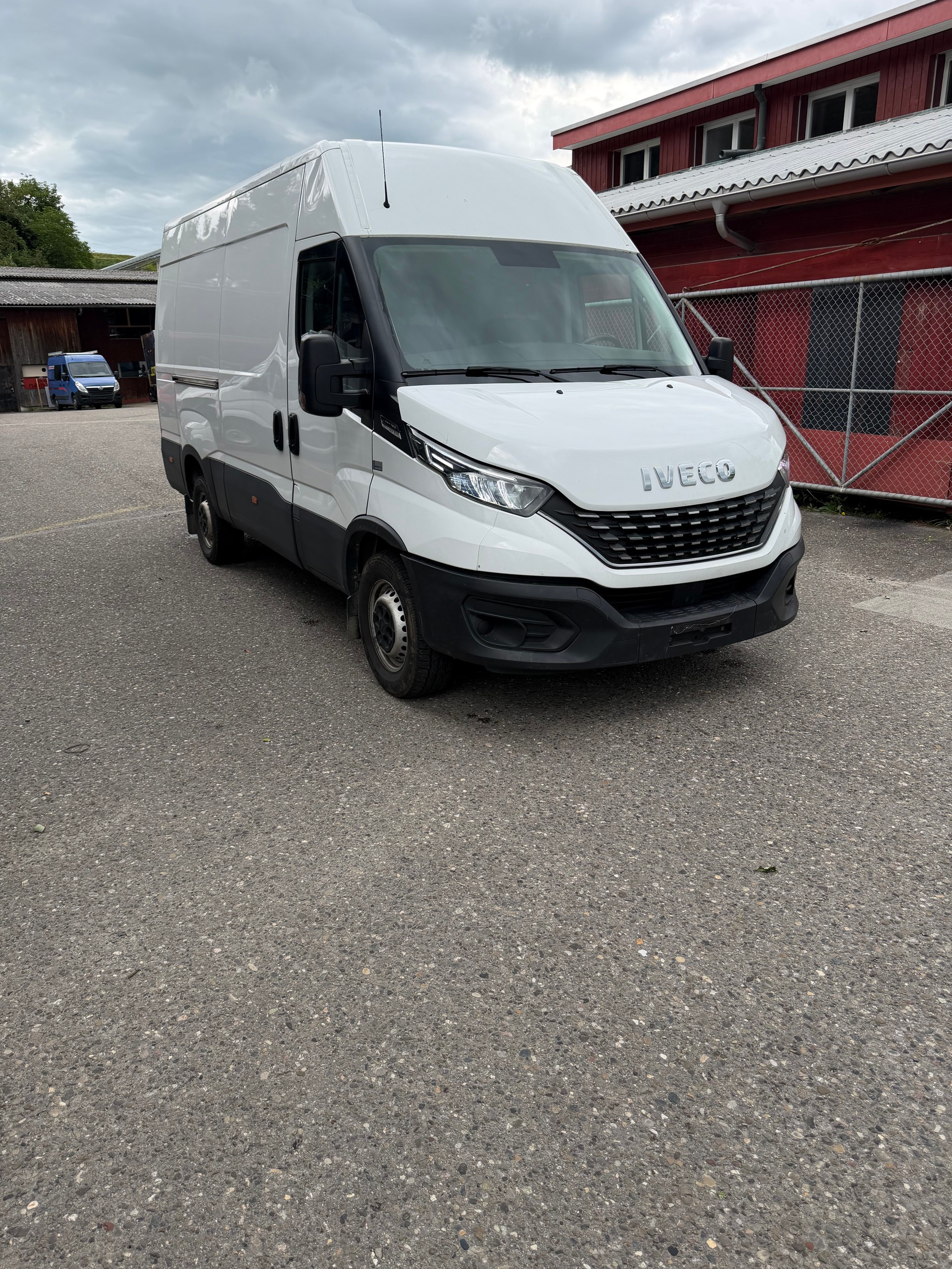 IVECO 33 S 16H A8 V-image-1