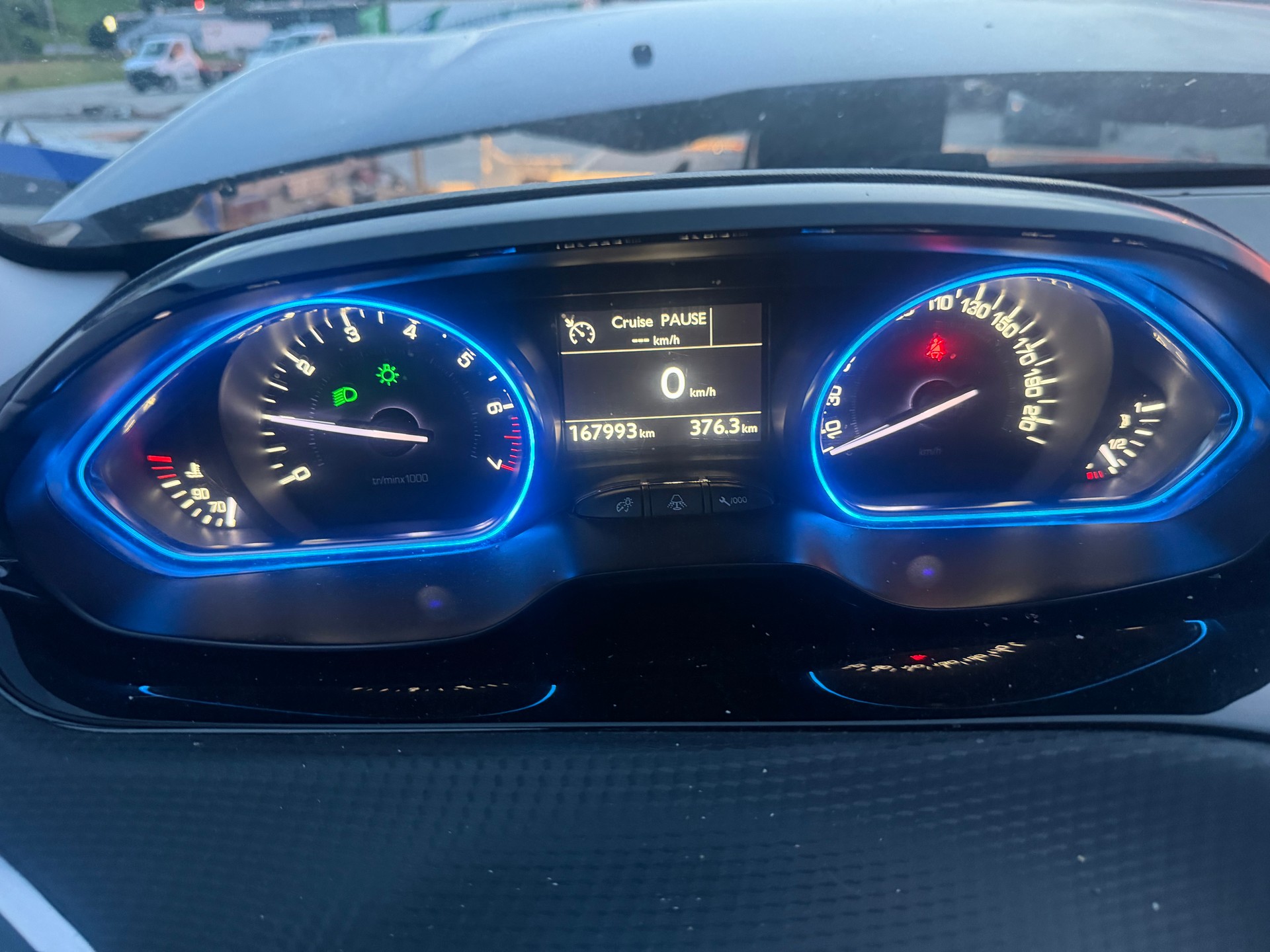 PEUGEOT 2008 1.2 PureTech Allure-image-5