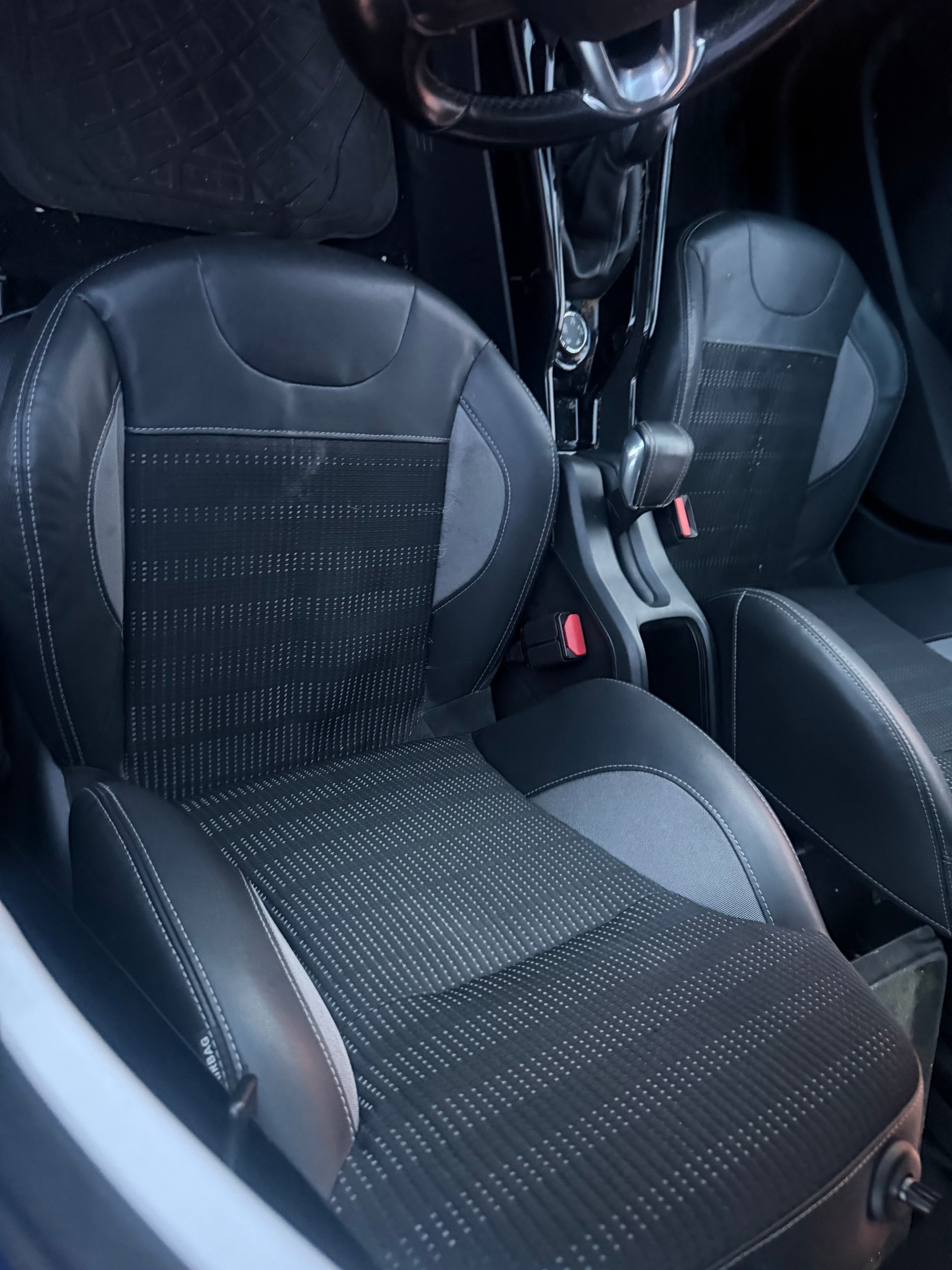 PEUGEOT 2008 1.2 PureTech Allure-image-4