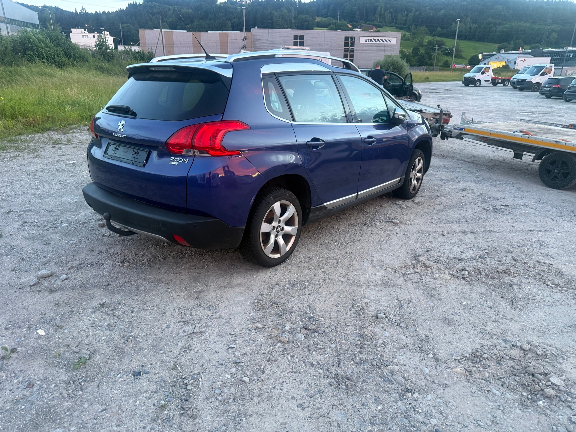PEUGEOT 2008 1.2 PureTech Allure-image-3