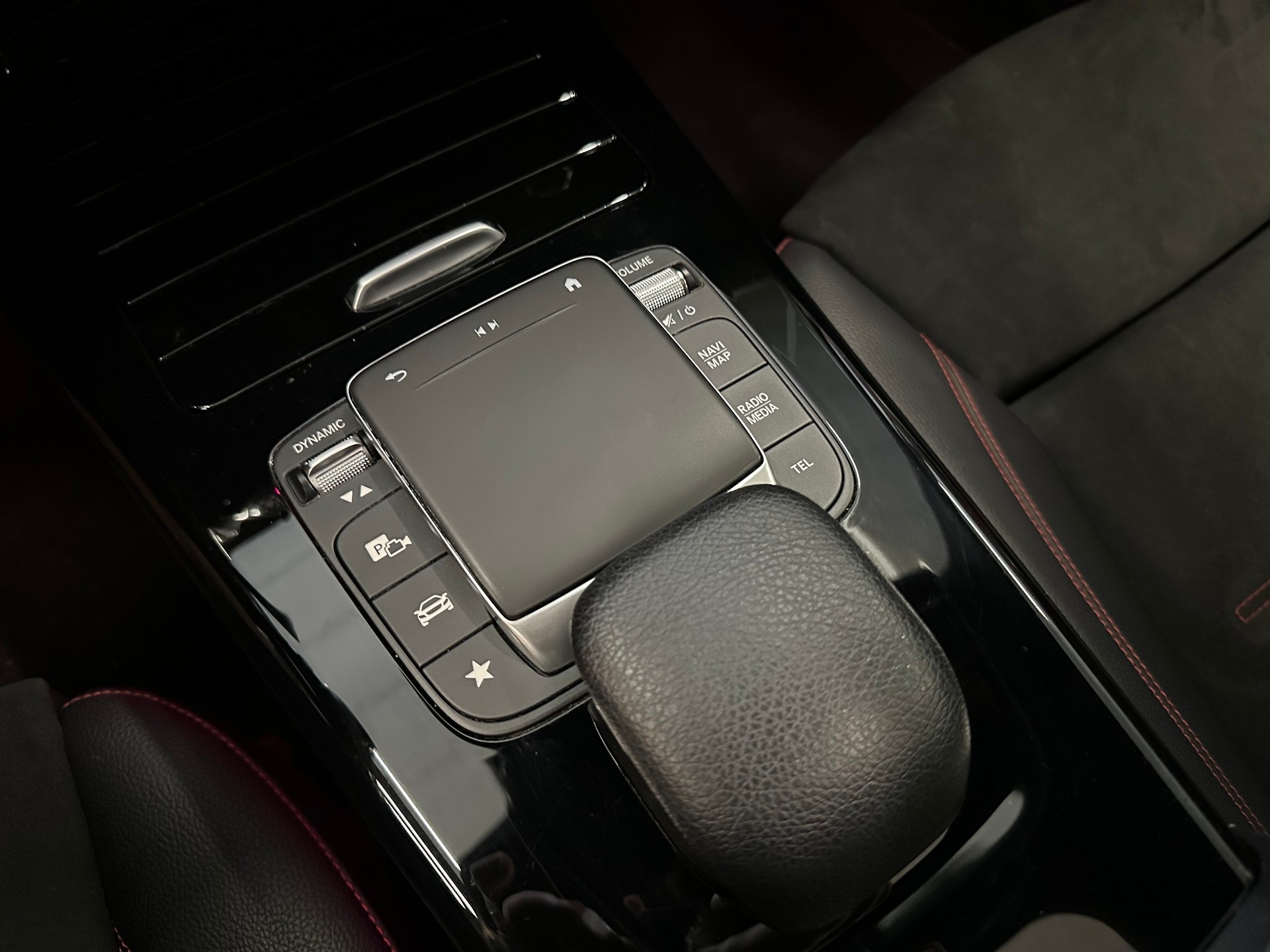 MERCEDES-BENZ CLA 220 AMG Line 7G-DCT 4Matic-image-19