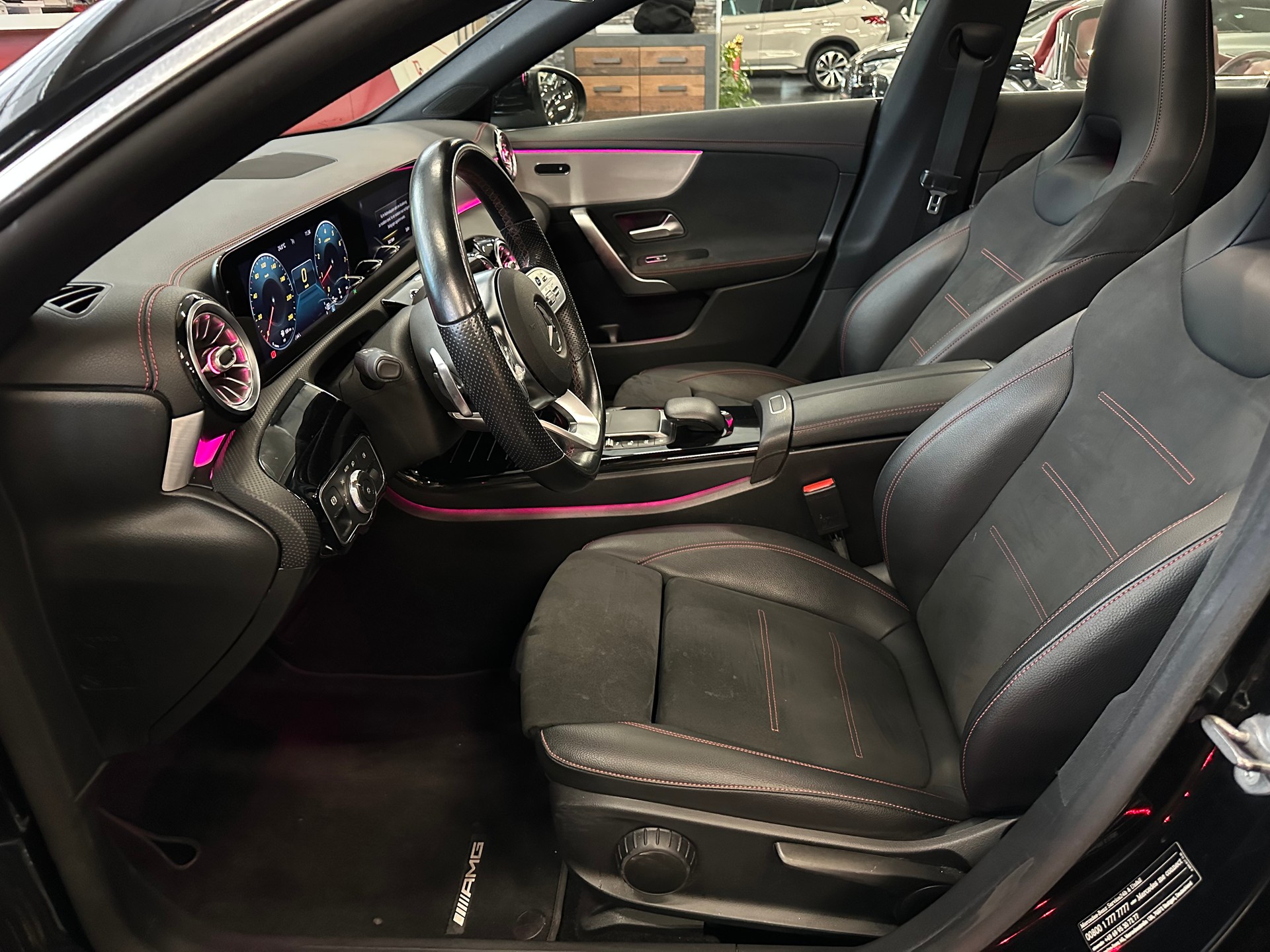 MERCEDES-BENZ CLA 220 AMG Line 7G-DCT 4Matic-image-9
