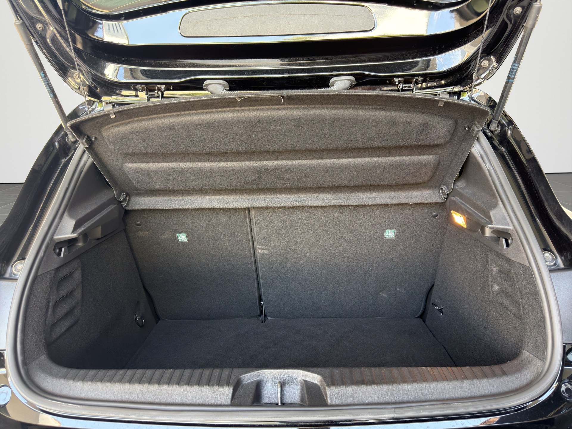 RENAULT Clio 1.6 E-Tech Edition One-image-14