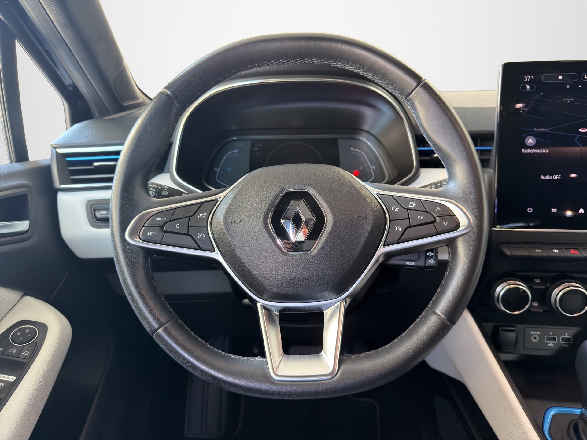 RENAULT Clio 1.6 E-Tech Edition One-image-10