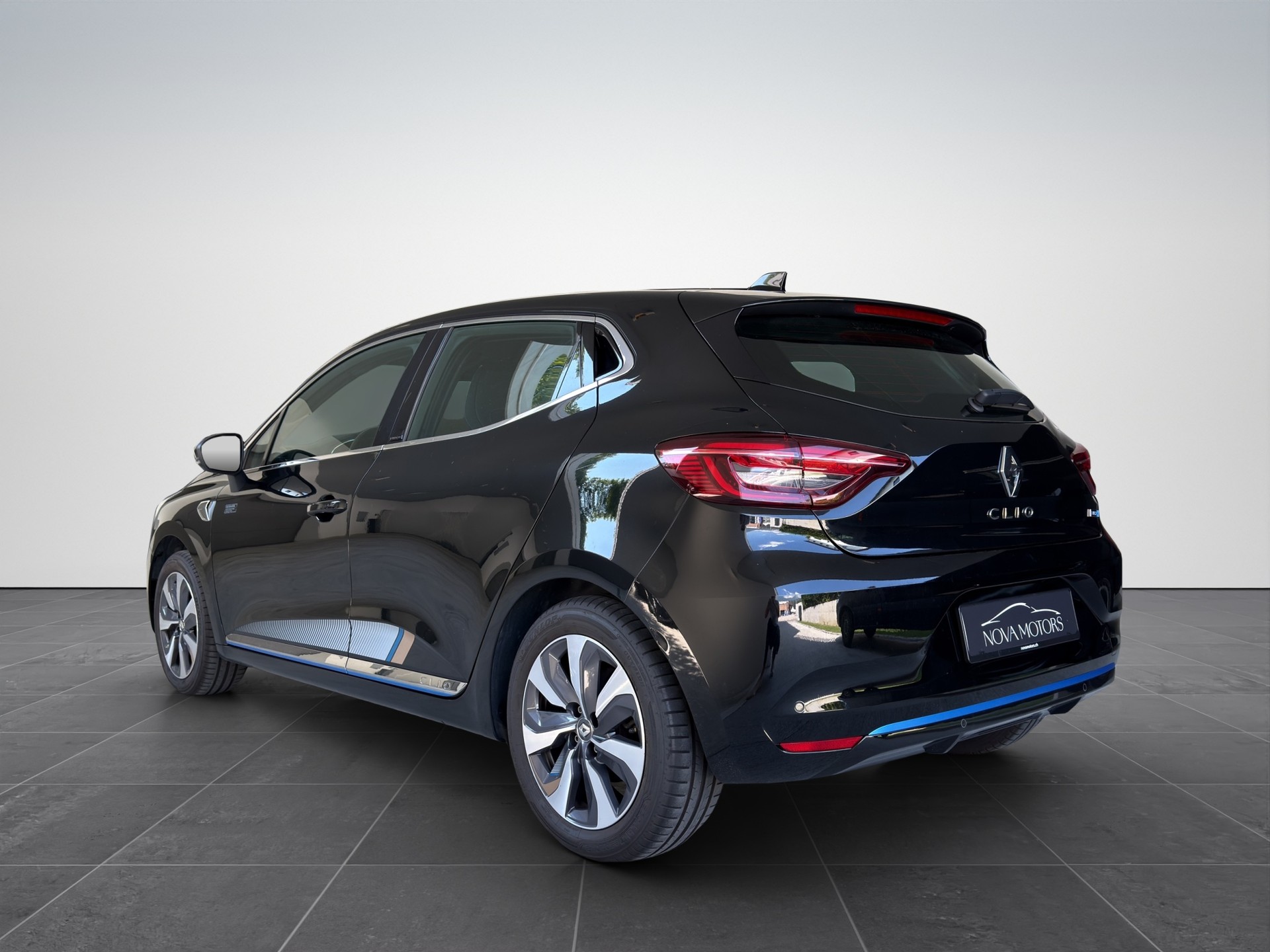 RENAULT Clio 1.6 E-Tech Edition One-image-3