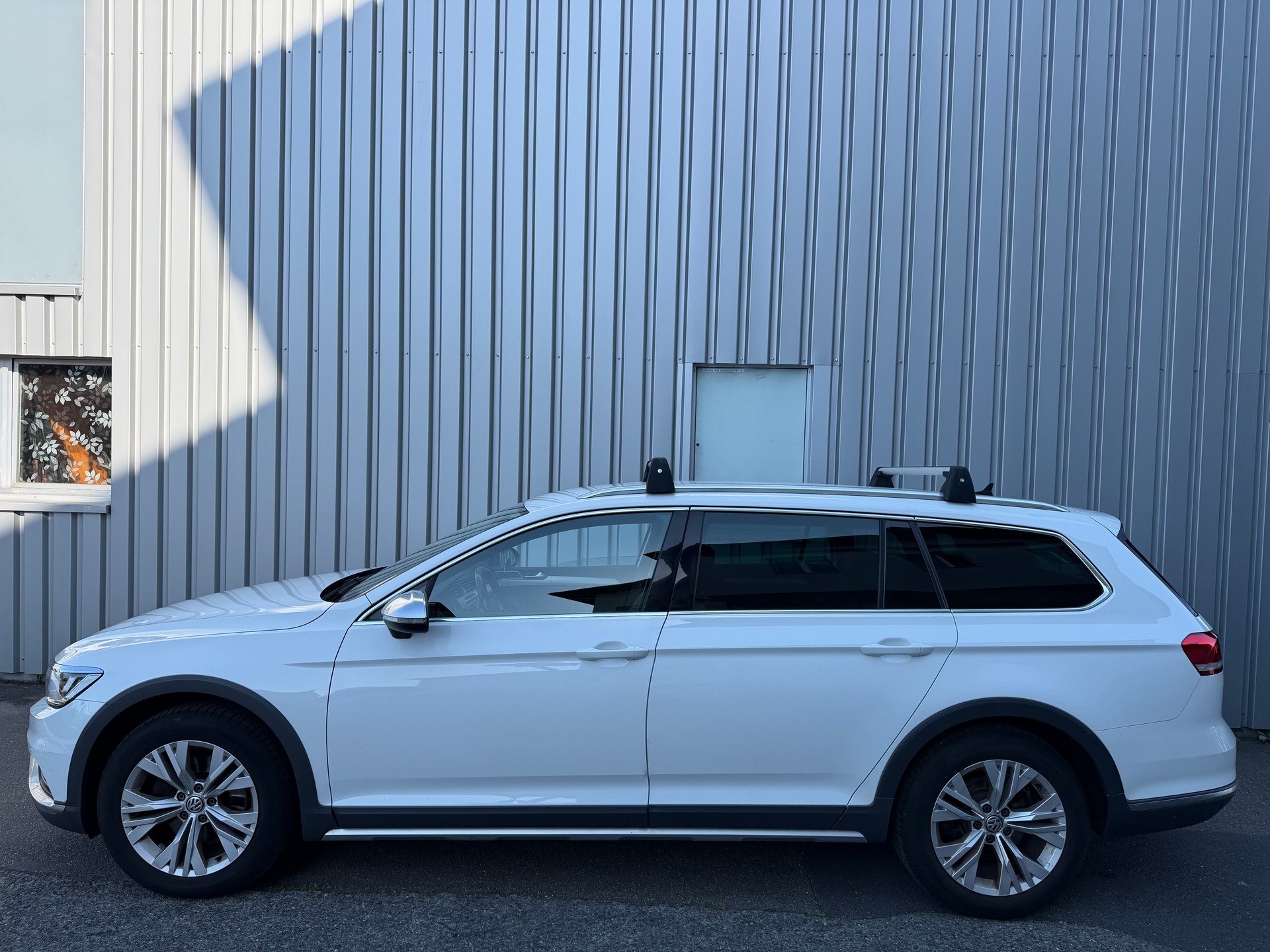 VW Passat Alltrack 2.0 TDI BMT 4Motion DSG-image-3