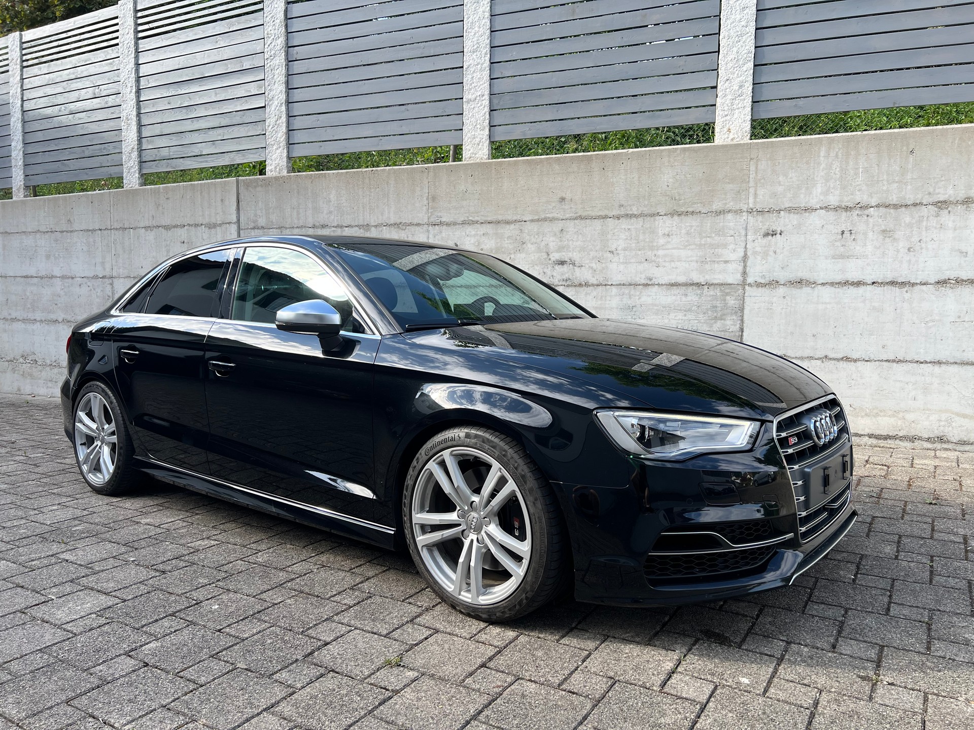 AUDI 2.0 T FSI quattro-image-0
