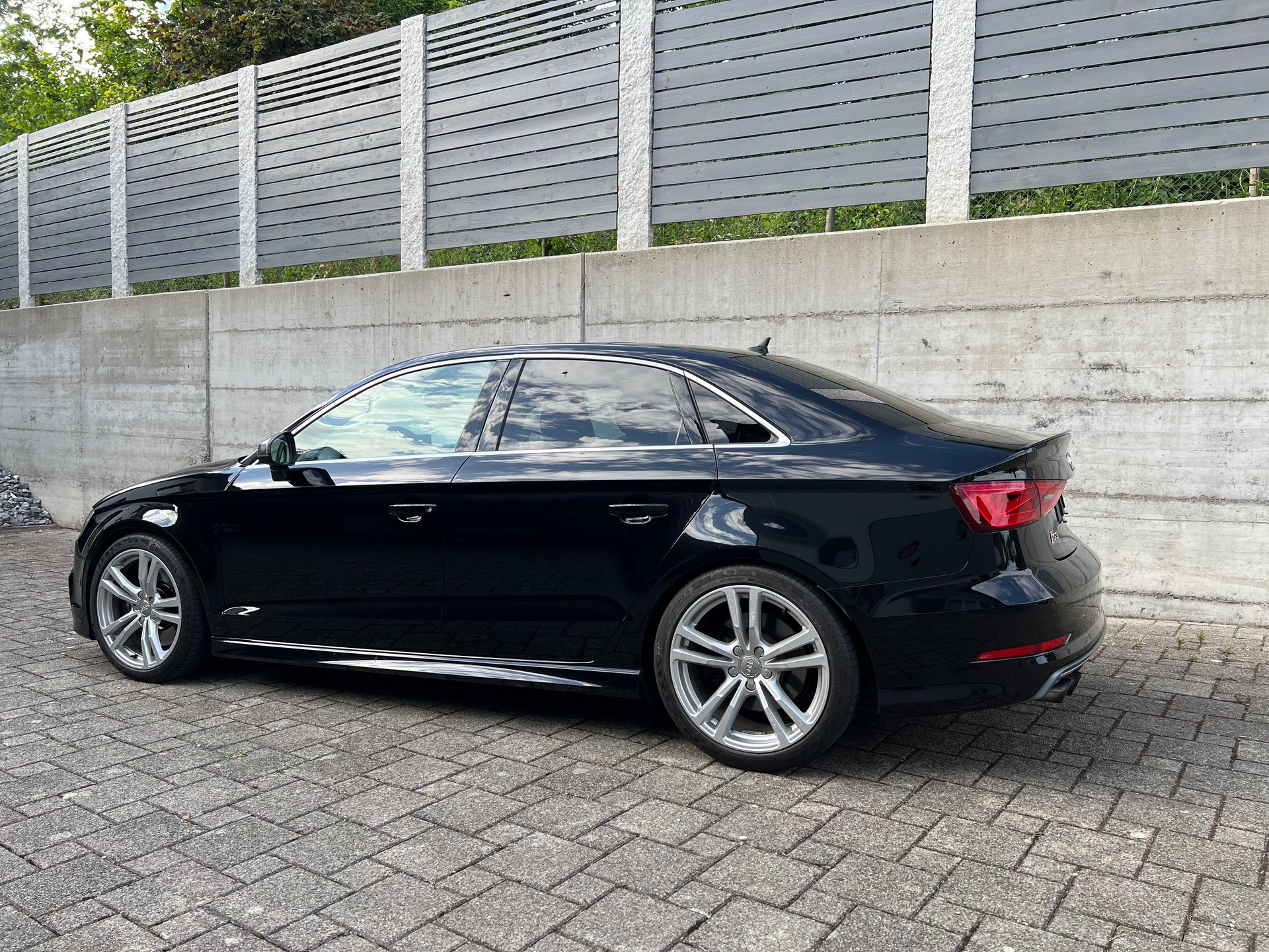 AUDI 2.0 T FSI quattro-image-1