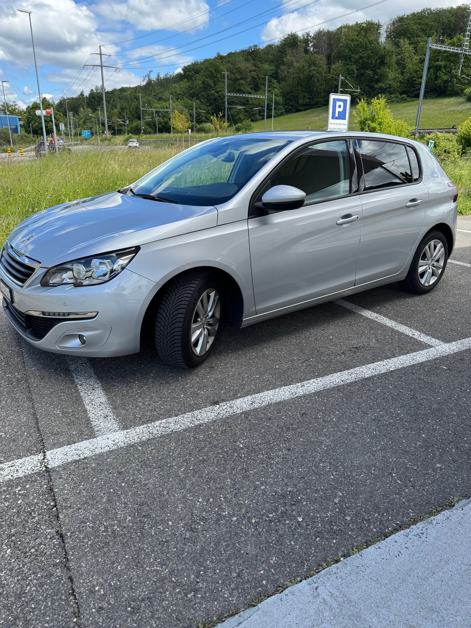 PEUGEOT 1.6 BlueHDi Style-image-0