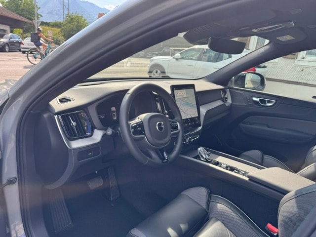 VOLVO XC60 2.0 B5 MH Black Edition AWD-image-8