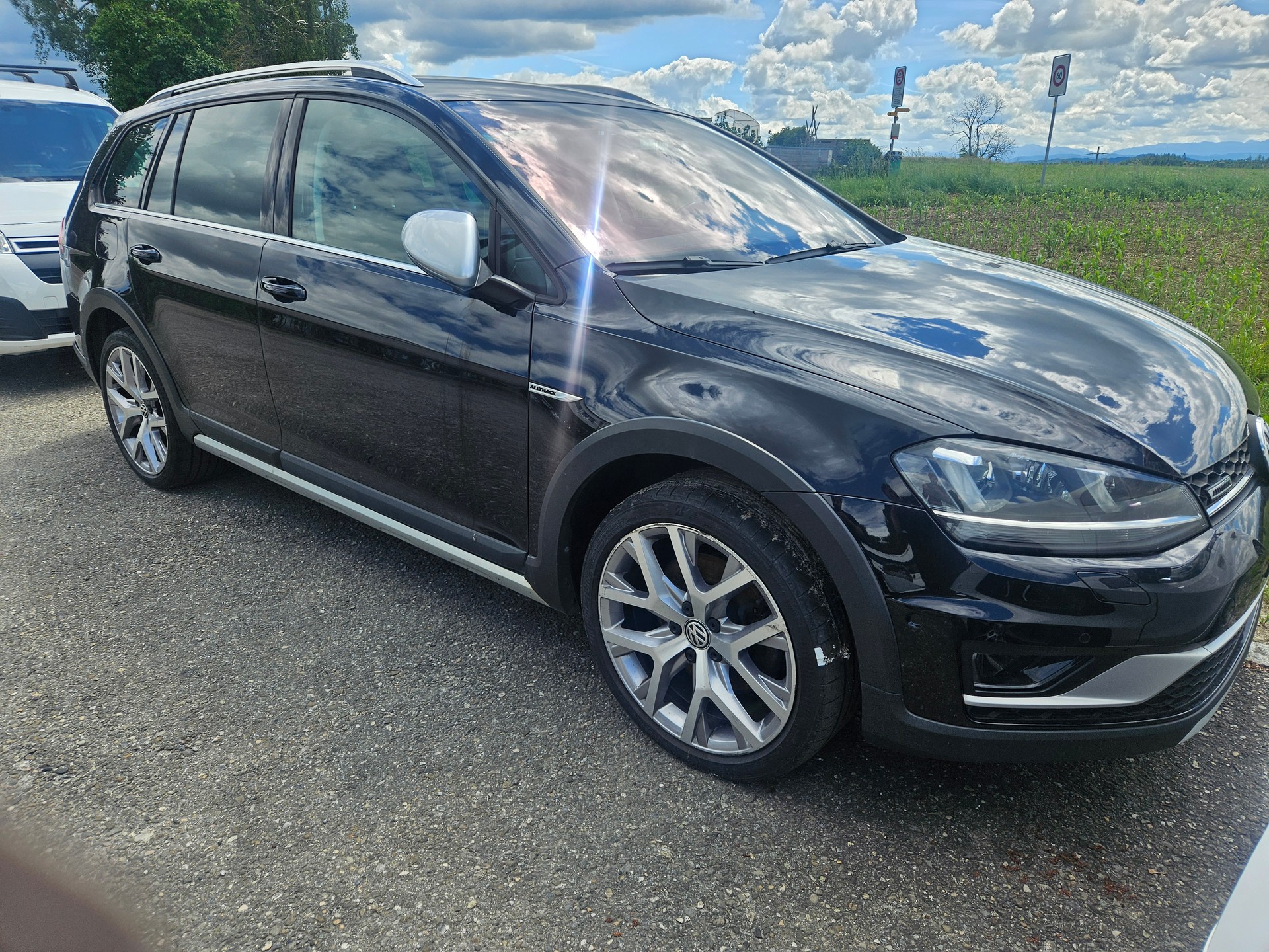 VW Golf 1.8 TSI Alltrack 4Motion-image-1
