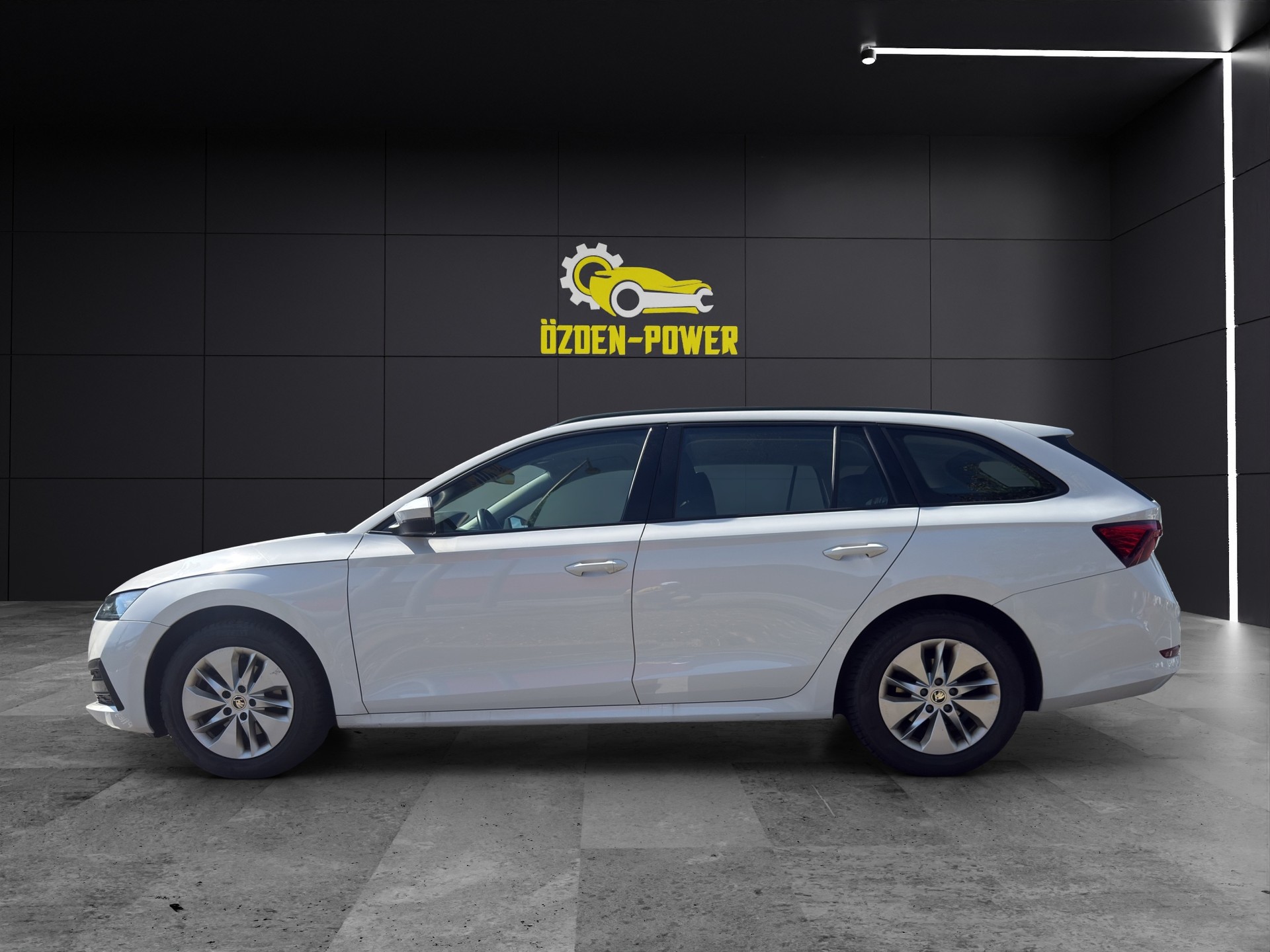 SKODA Octavia Combi 2.0 TDI DSG Style-image-6