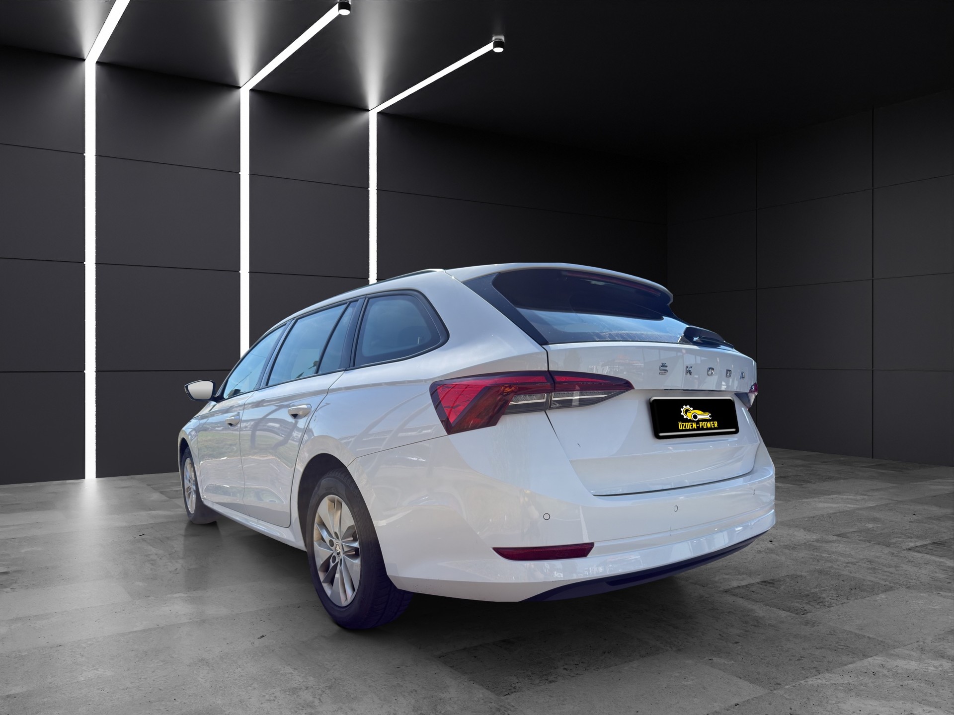 SKODA Octavia Combi 2.0 TDI DSG Style-image-5