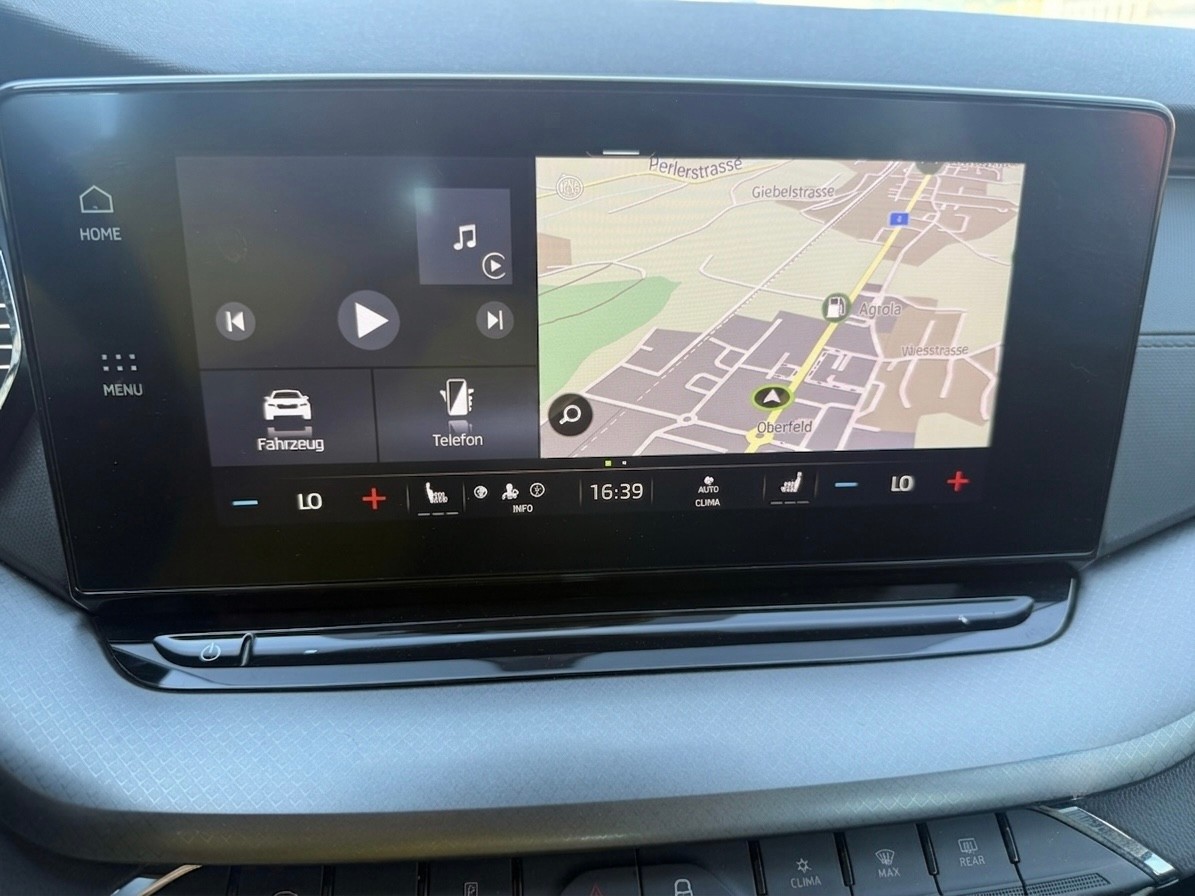 SKODA Octavia Combi 2.0 TDI DSG Style-image-29
