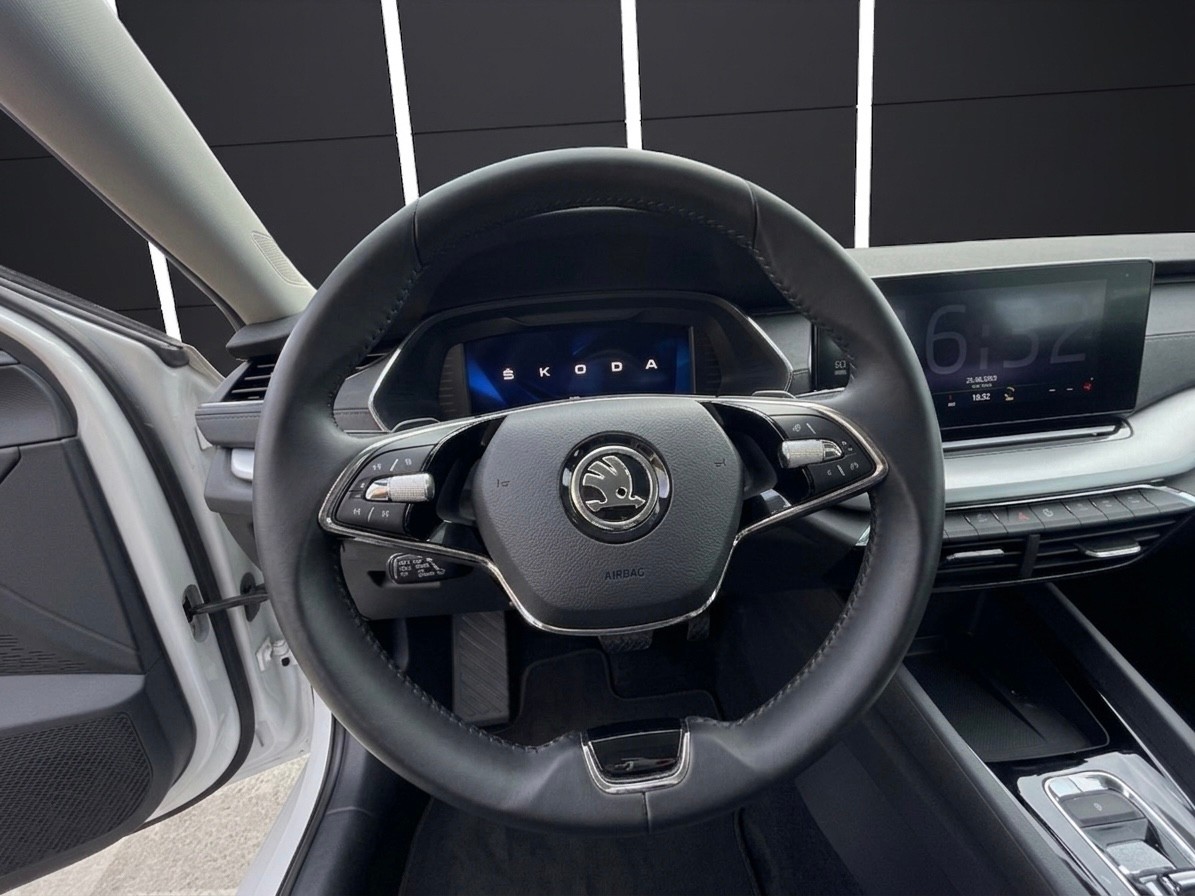 SKODA Octavia Combi 2.0 TDI DSG Style-image-17
