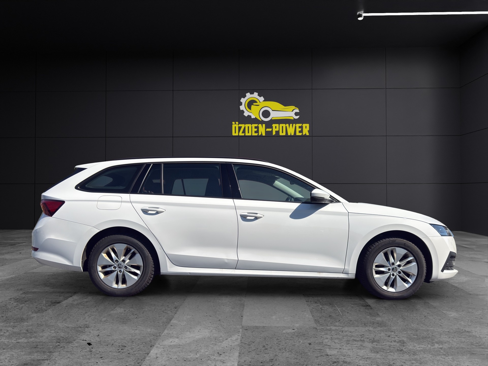 SKODA Octavia Combi 2.0 TDI DSG Style-image-3
