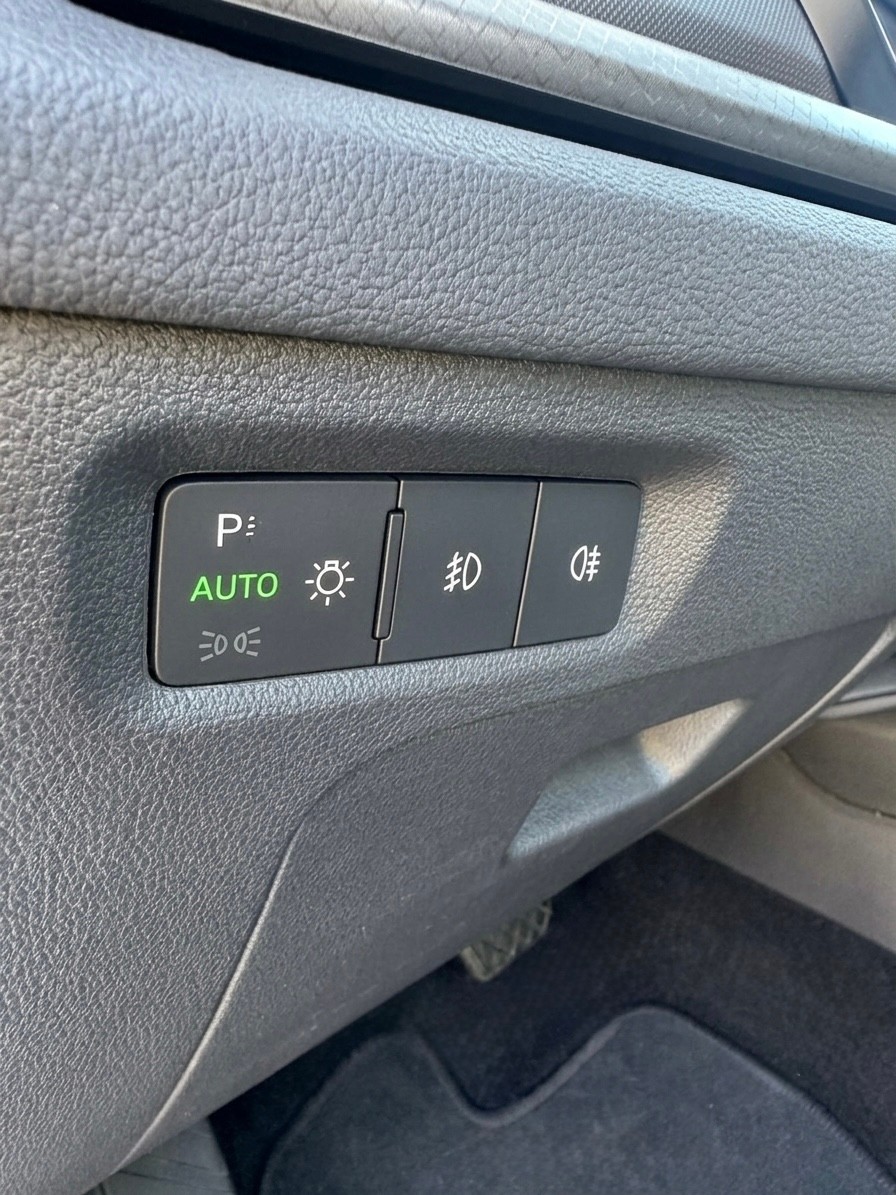 SKODA Octavia Combi 2.0 TDI DSG Style-image-14