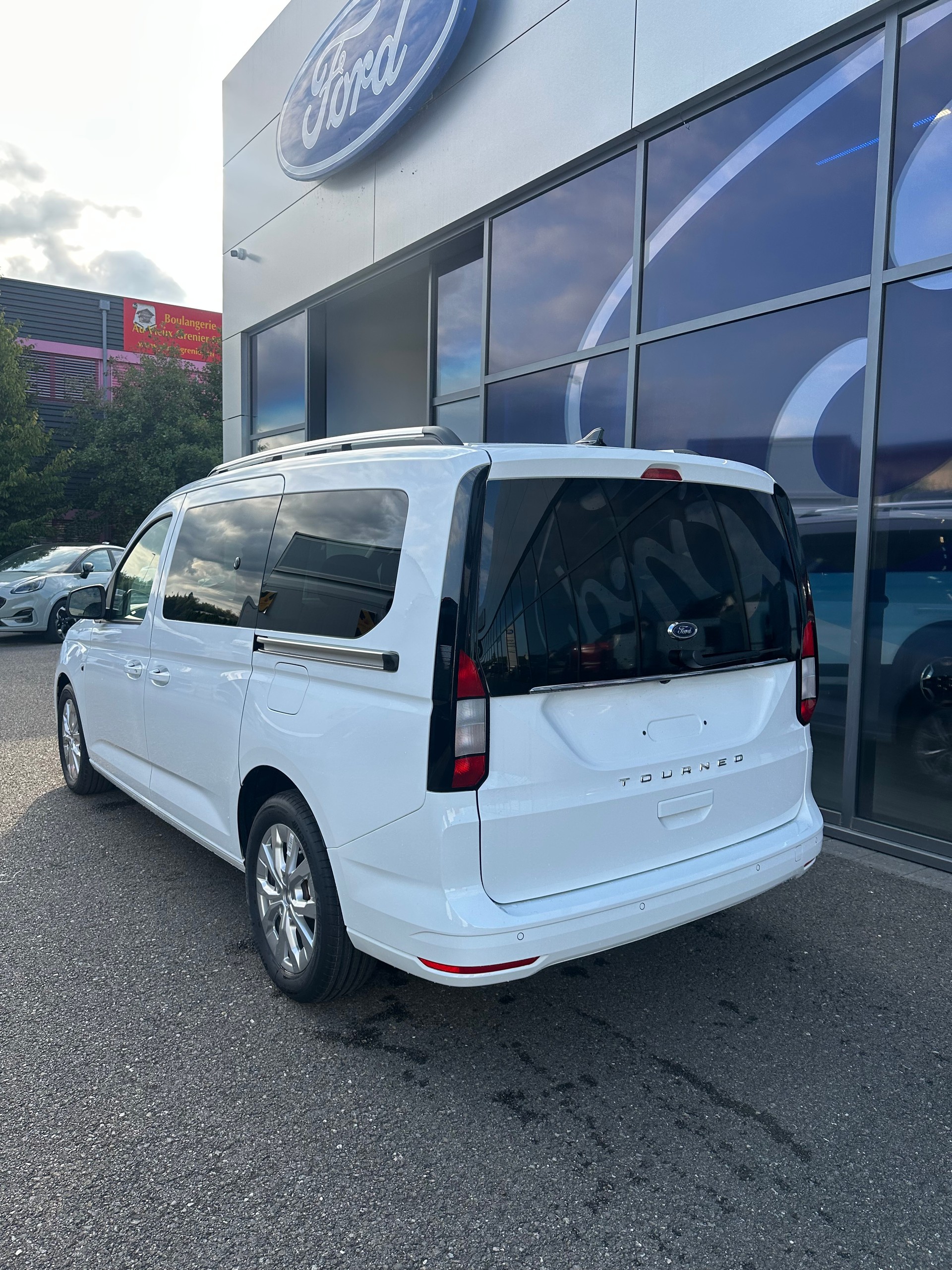 FORD TOURNEO CONNECT Grand 2.0 EcoB Titanium/122CV/Aut.-image-3