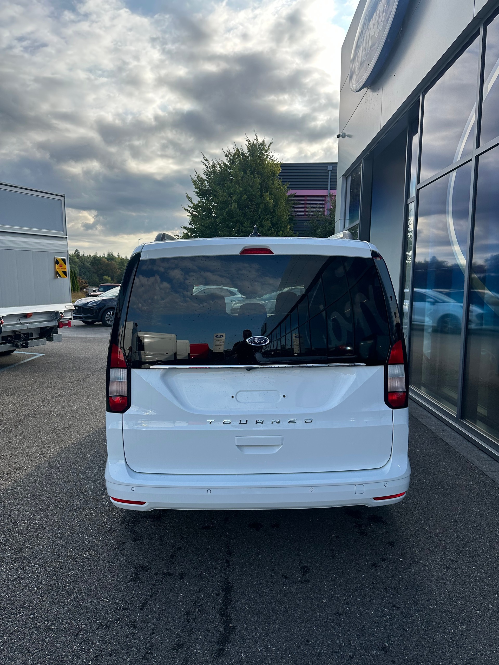 FORD TOURNEO CONNECT Grand 2.0 EcoB Titanium/122CV/Aut.-image-4