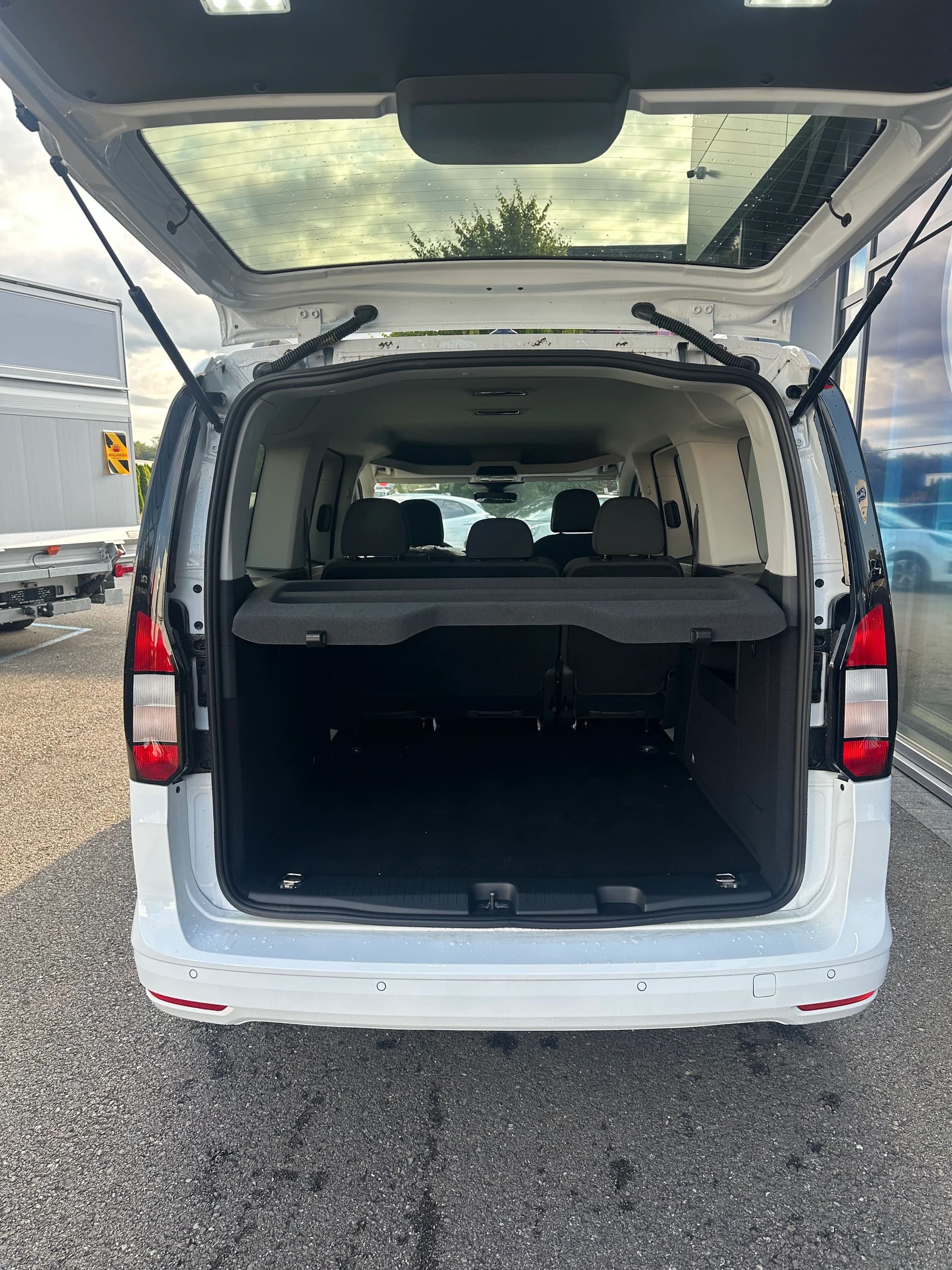 FORD TOURNEO CONNECT Grand 2.0 EcoB Titanium/122CV/Aut.-image-5