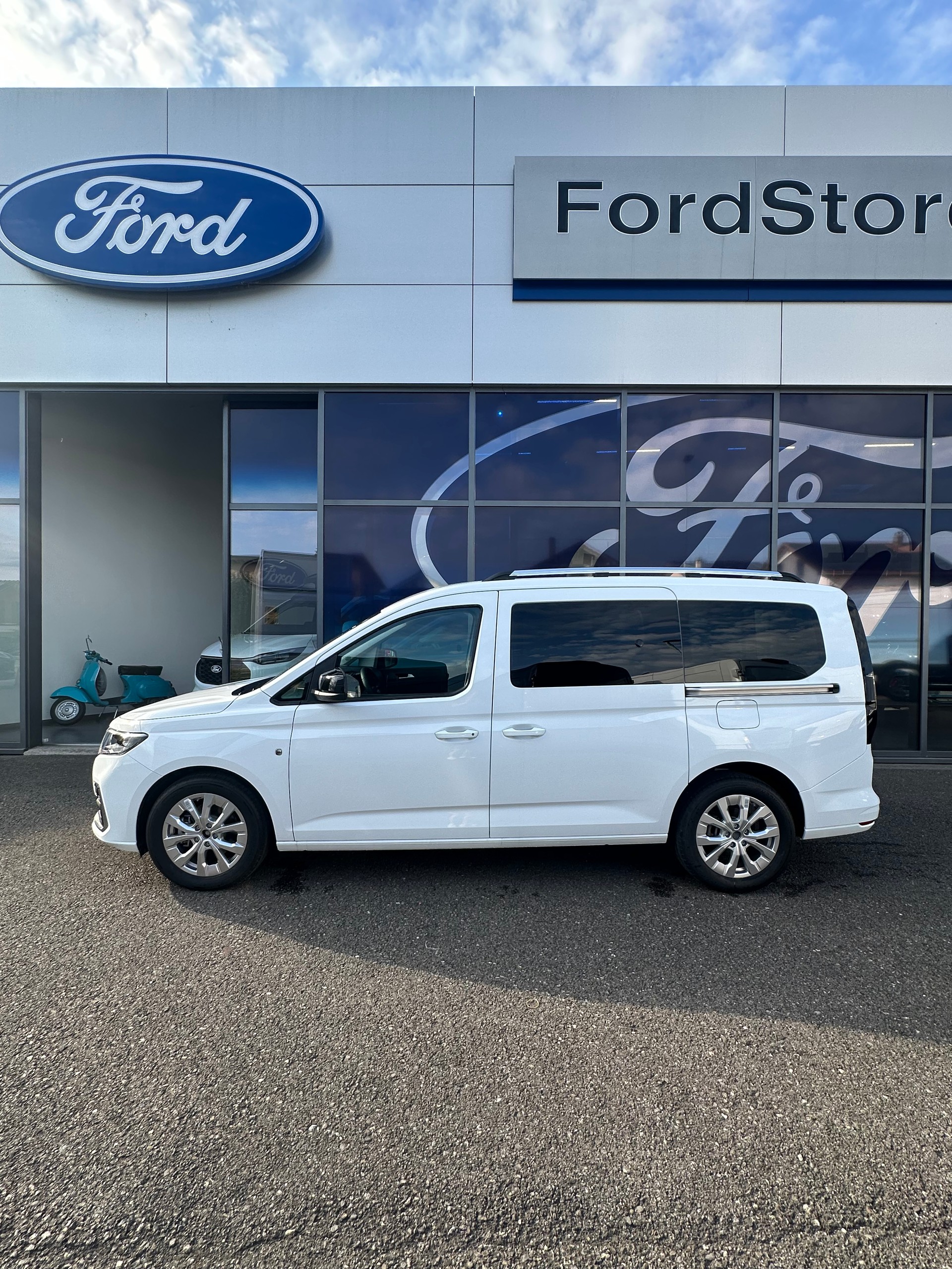 FORD TOURNEO CONNECT Grand 2.0 EcoB Titanium/122CV/Aut.-image-2