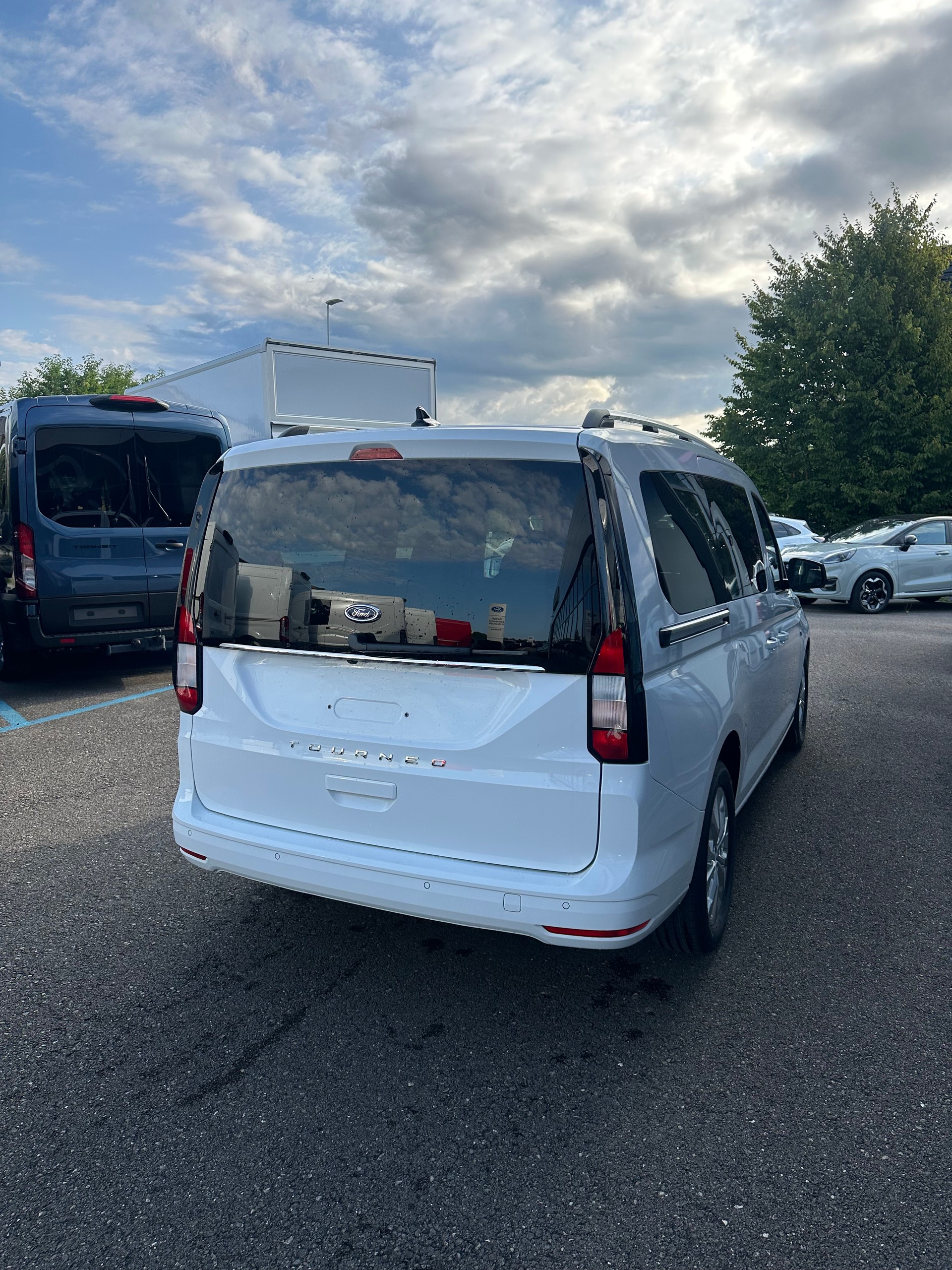 FORD TOURNEO CONNECT Grand 2.0 EcoB Titanium/122CV/Aut.-image-5
