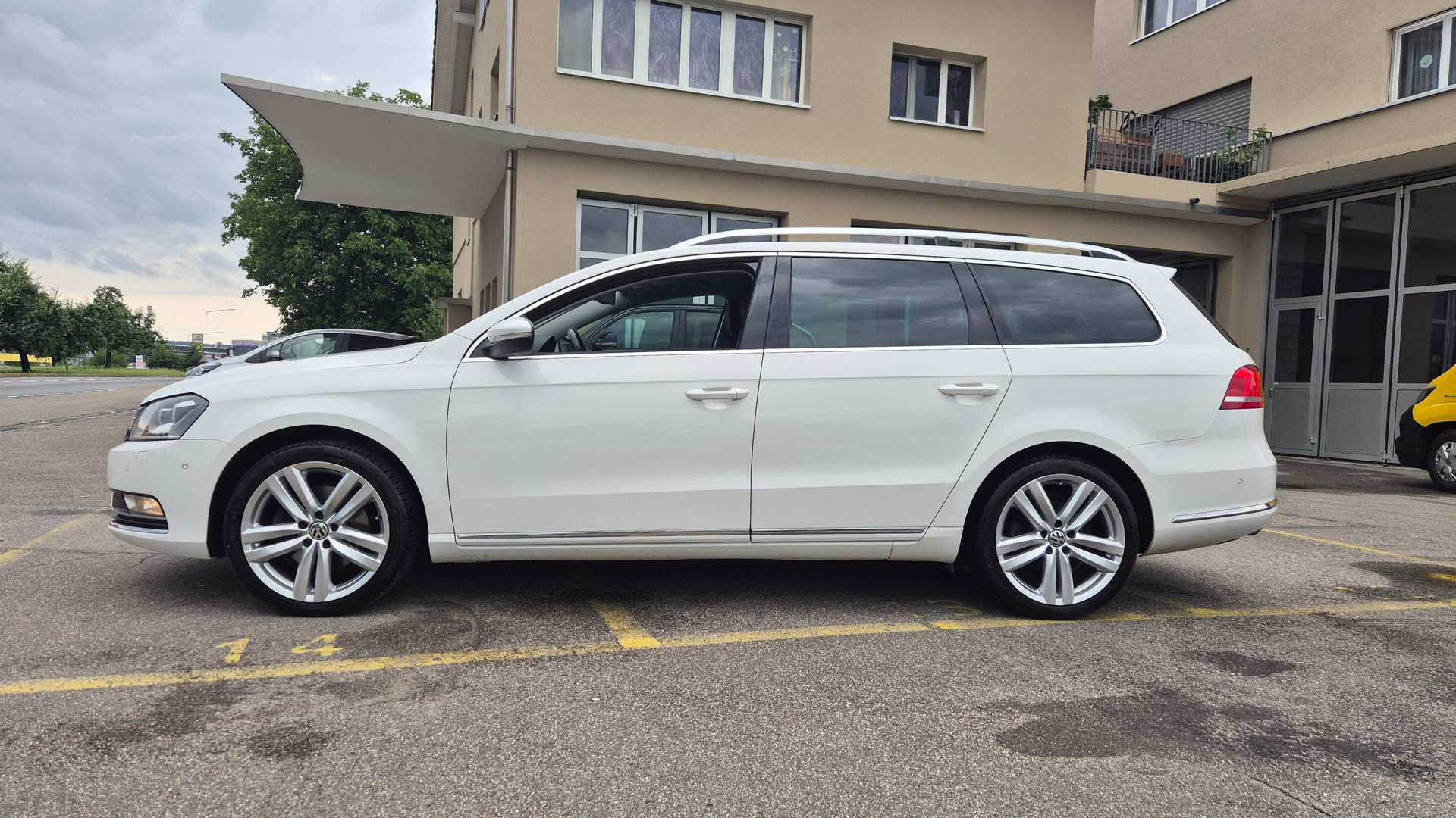 VW Passat Variant 2.0 TDI BMT Highline 4MDSG-image-1