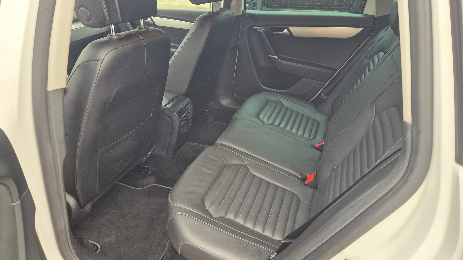 VW Passat Variant 2.0 TDI BMT Highline 4MDSG-image-12