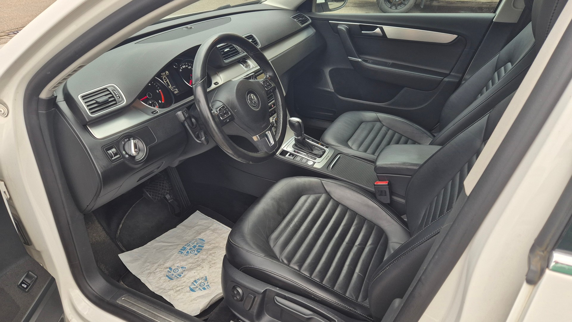 VW Passat Variant 2.0 TDI BMT Highline 4MDSG-image-7