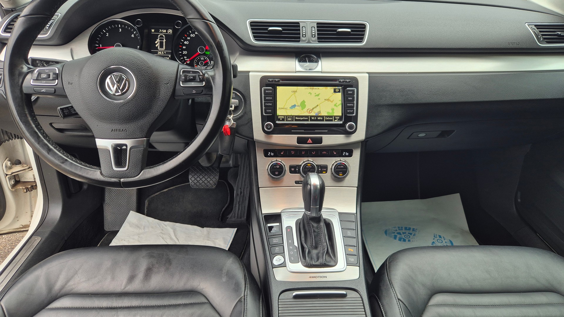 VW Passat Variant 2.0 TDI BMT Highline 4MDSG-image-8