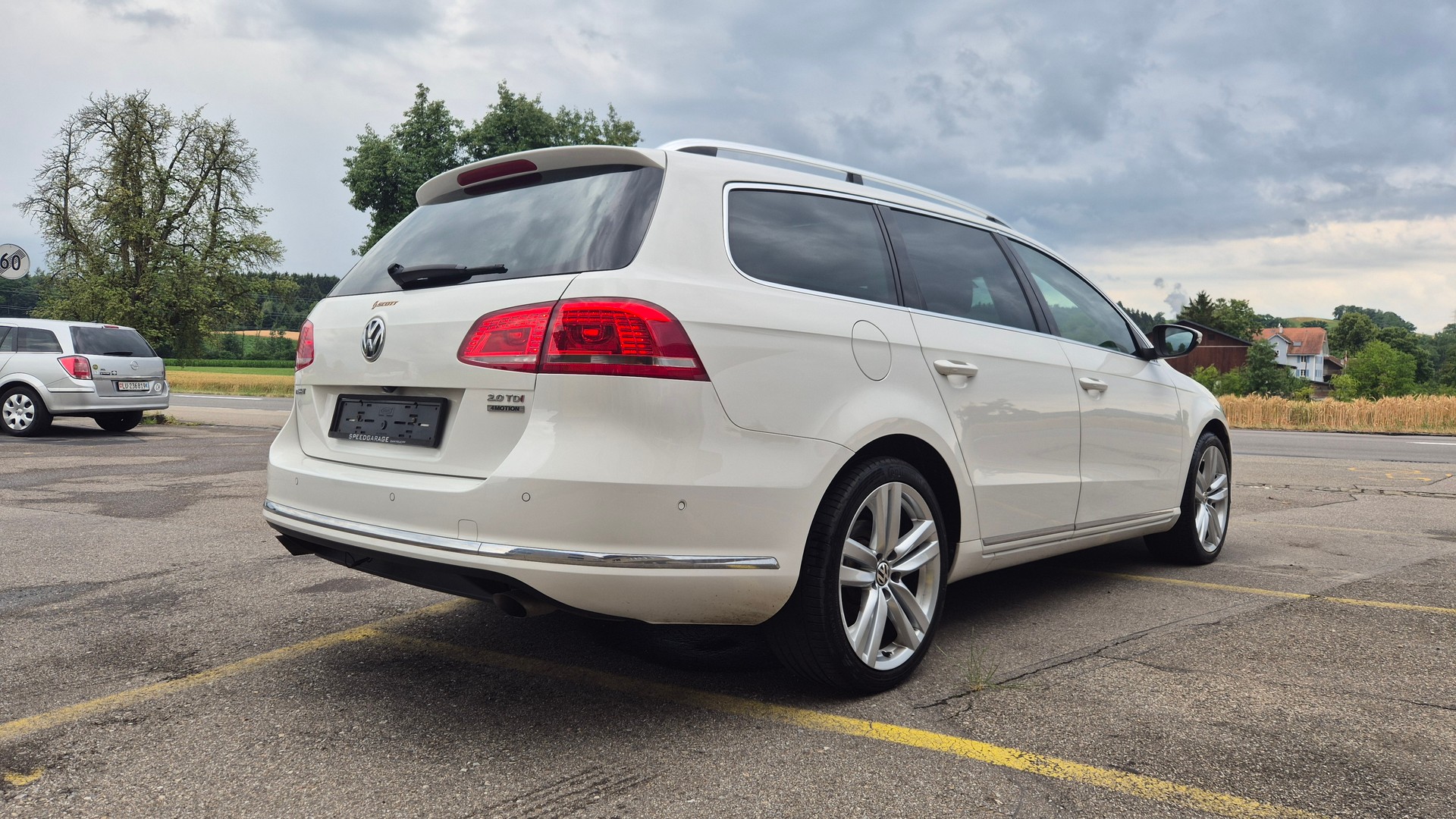 VW Passat Variant 2.0 TDI BMT Highline 4MDSG-image-3